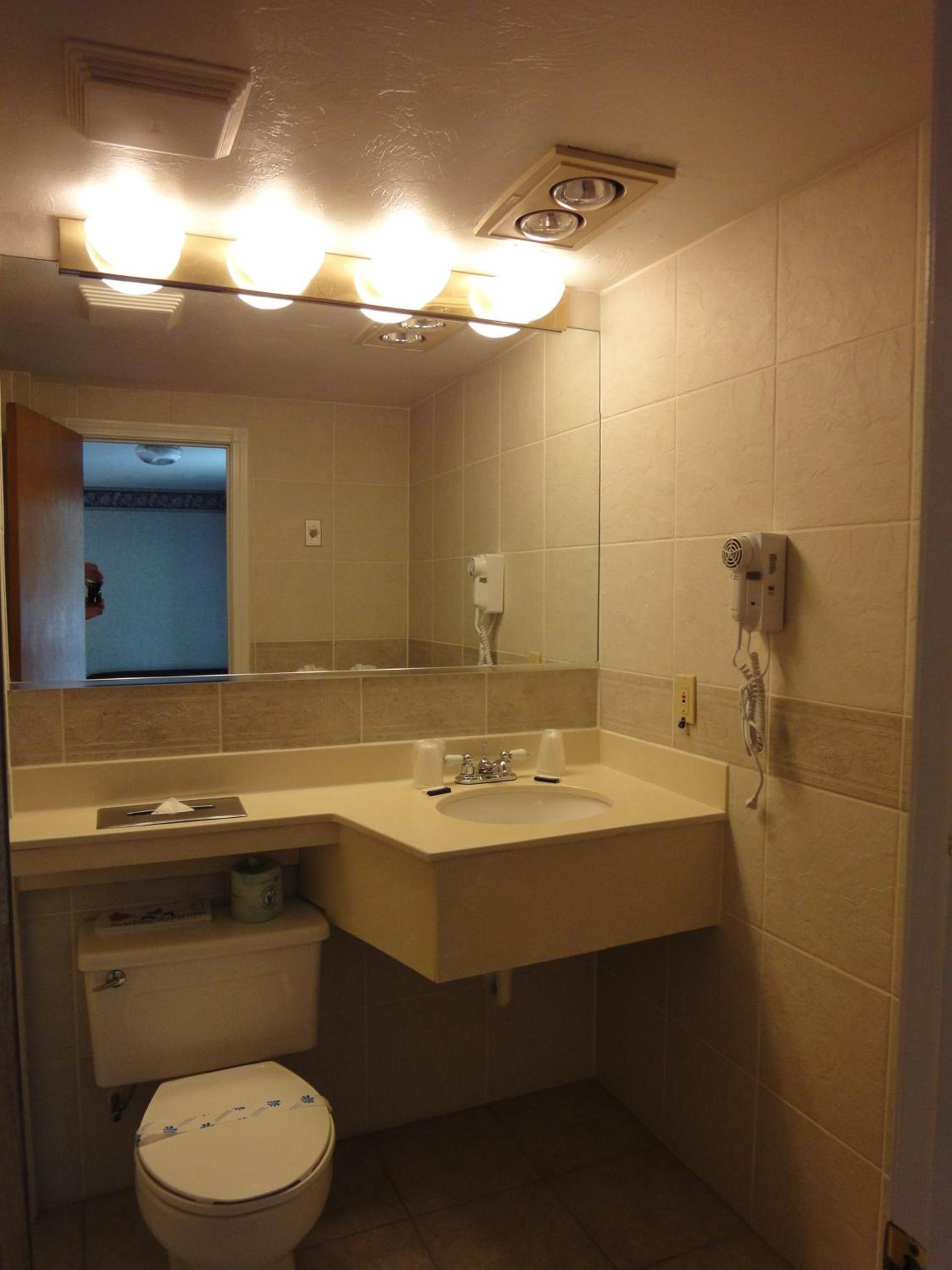 Hyannis Travel Inn photo 16