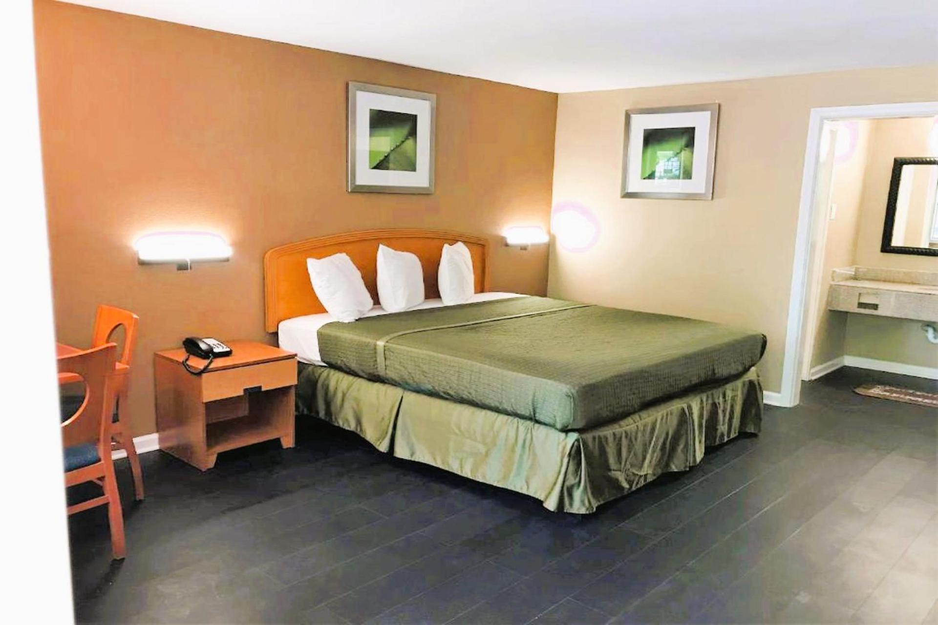 OYO Hotel Tallahassee Downtown photo 6