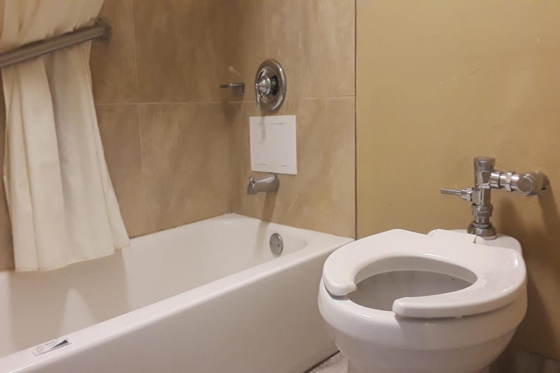 OYO Hotel Tallahassee Downtown photo 11