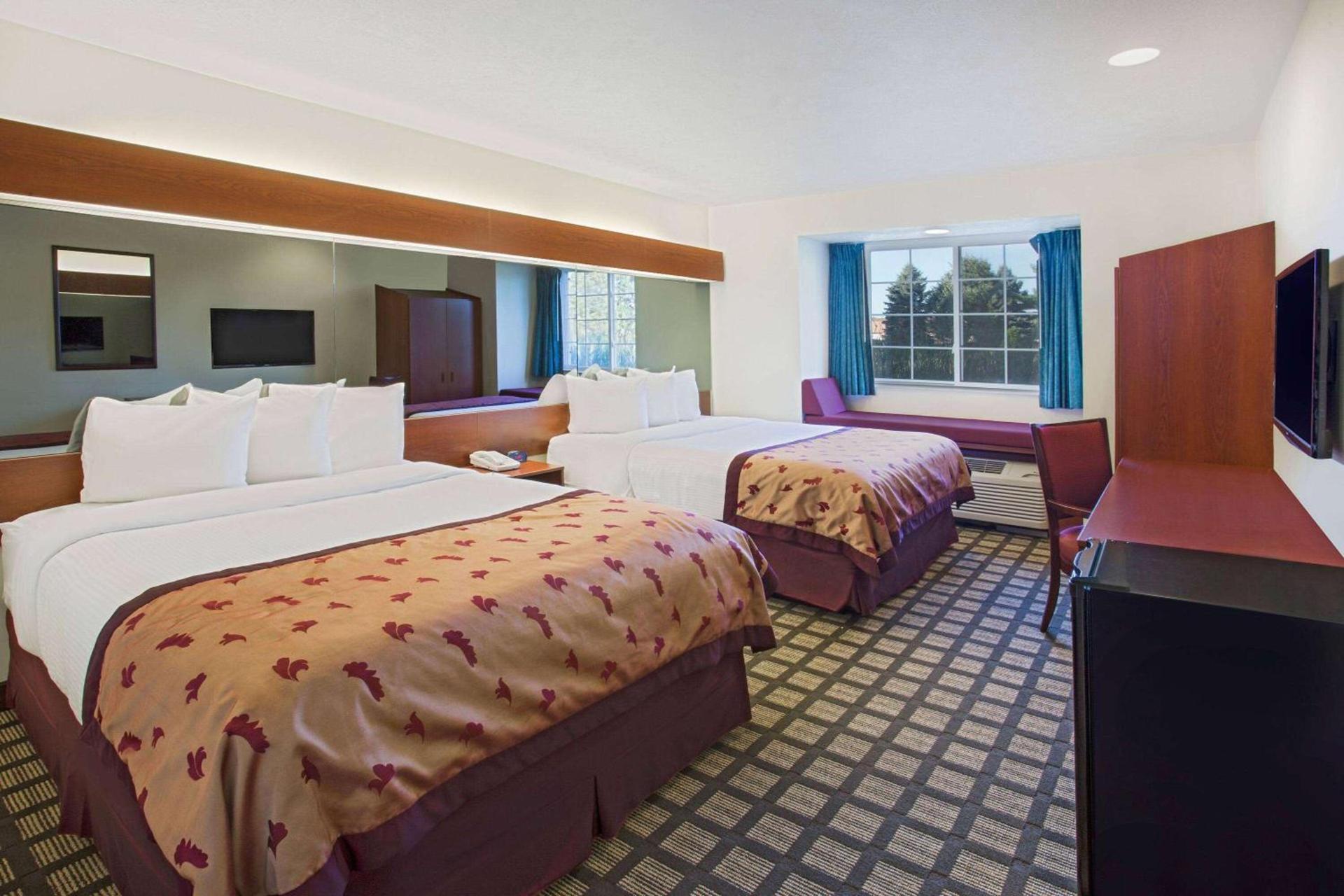 Microtel Inn & Suites by Wyndham Holland photo 13
