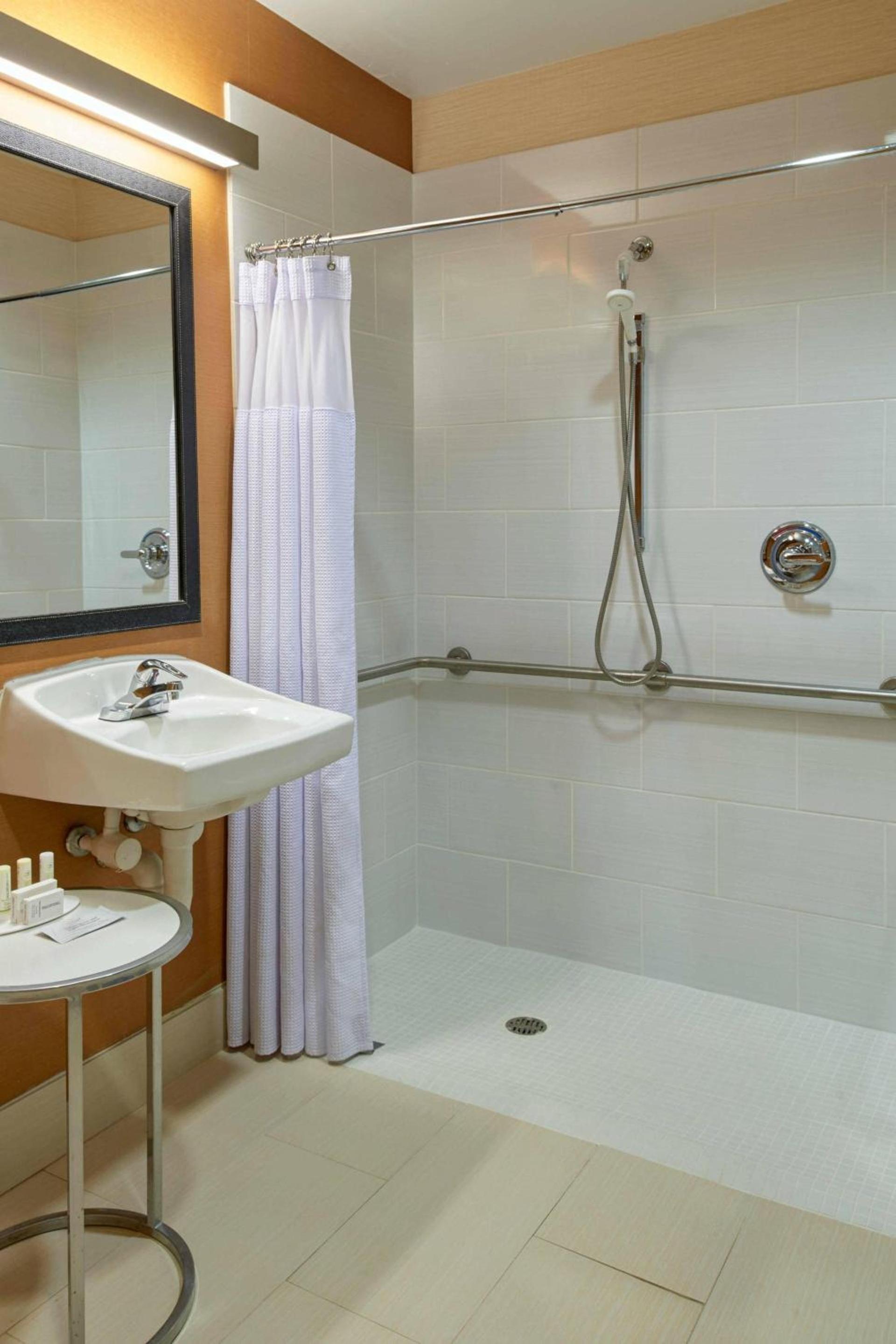 Fairfield Inn by Marriott Kalamazoo West photo 7