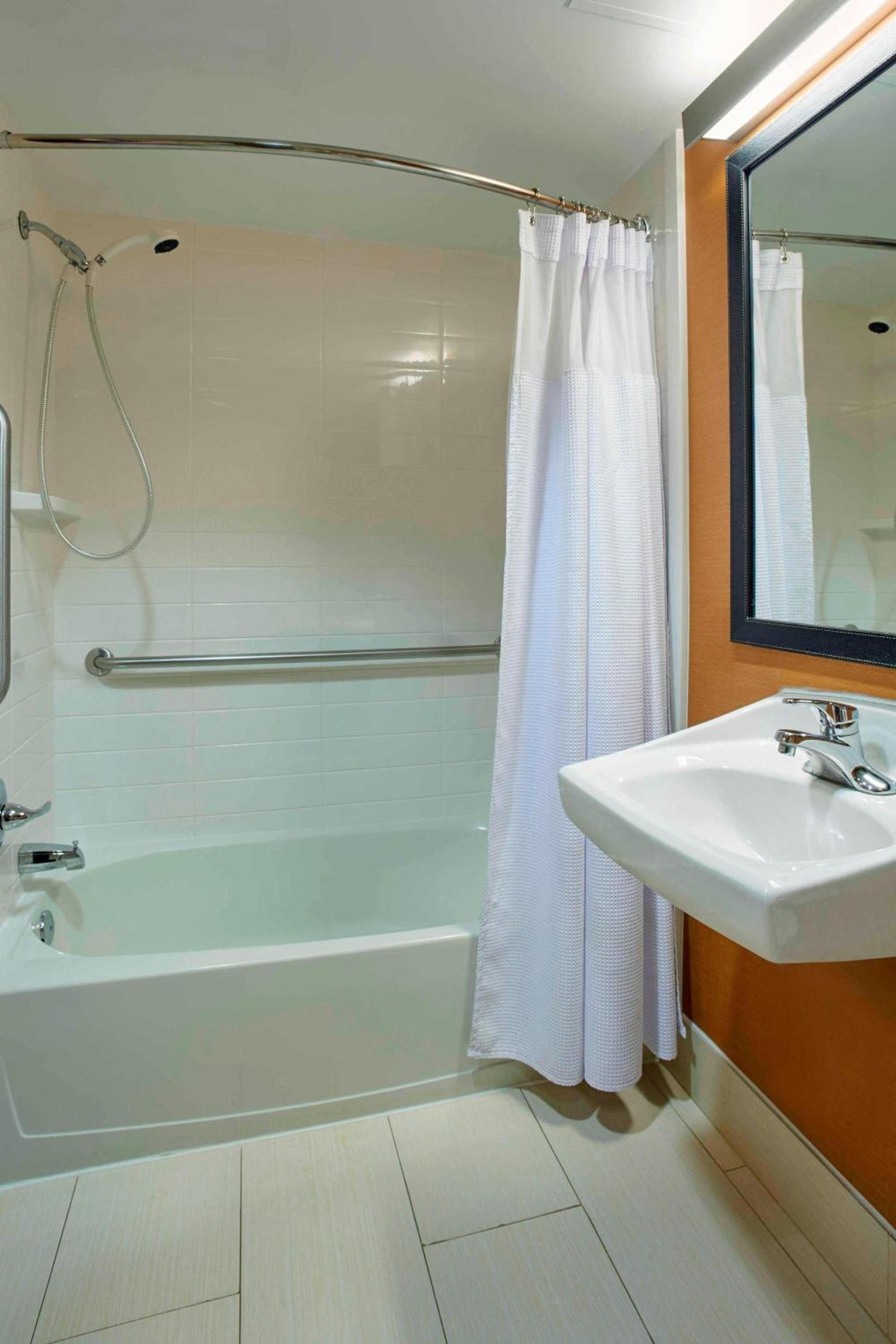 Fairfield Inn by Marriott Kalamazoo West photo 11