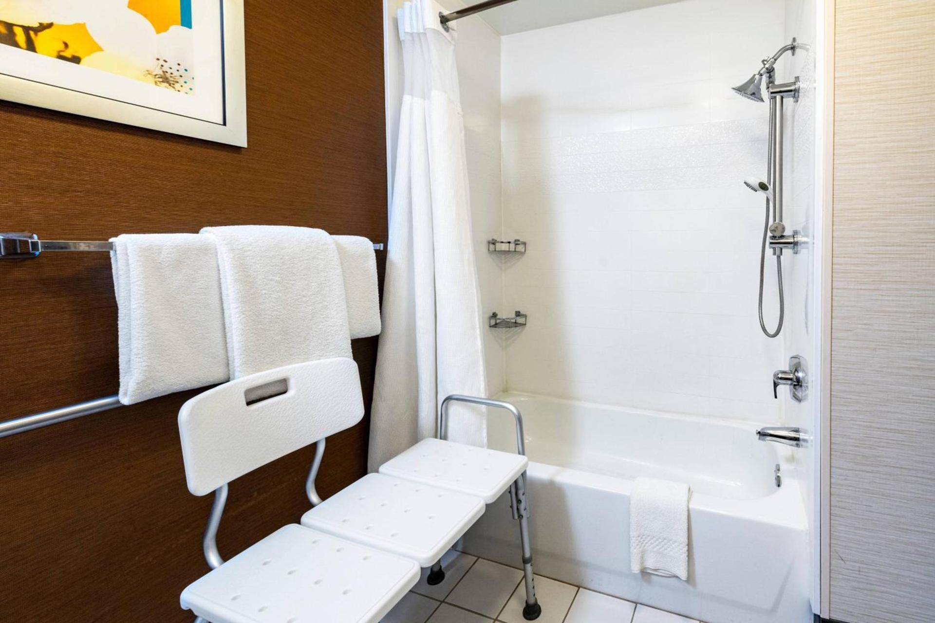 Fairfield Inn by Marriott Battle Creek photo 9