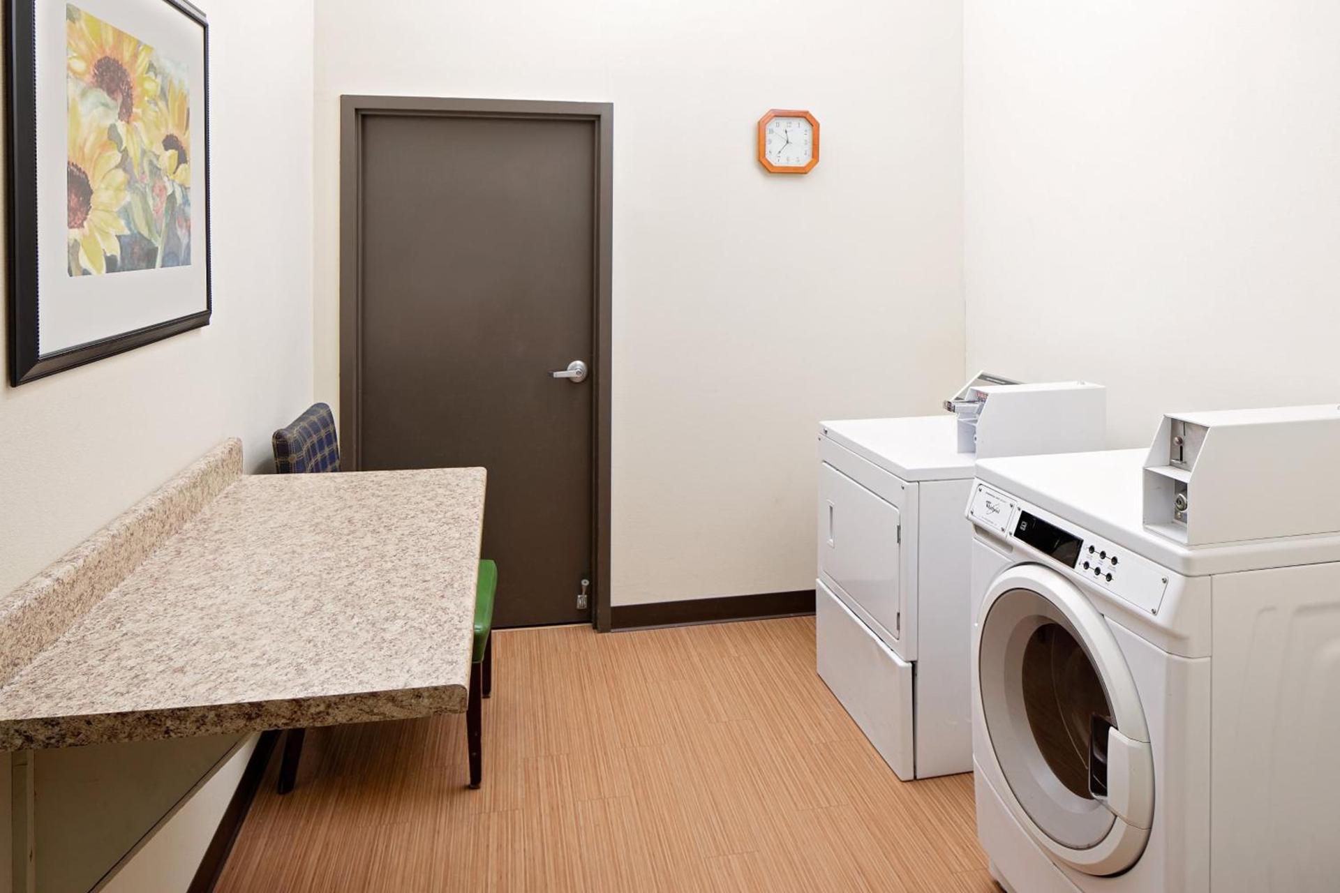 Comfort Suites Ardmore photo 18