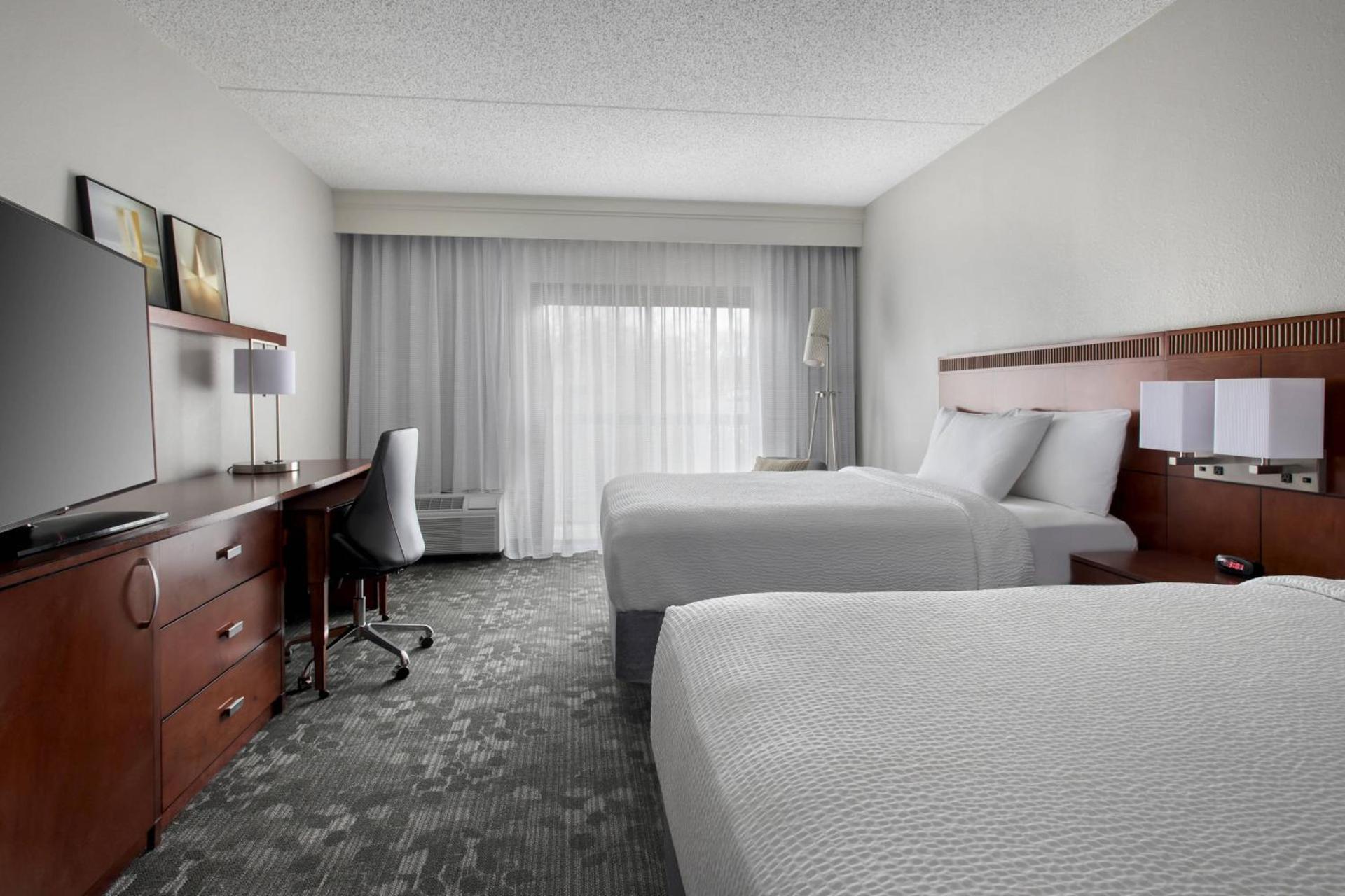 Courtyard by Marriott Lincroft Red Bank photo 3