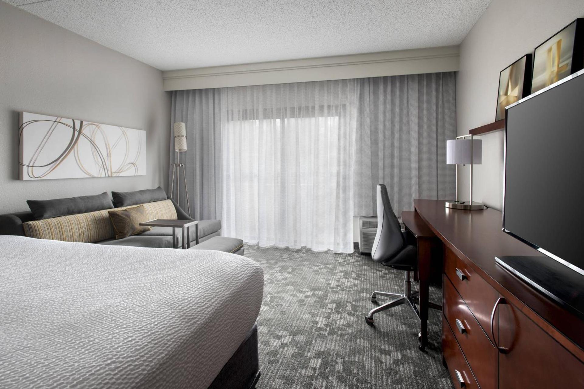 Courtyard by Marriott Lincroft Red Bank photo 4