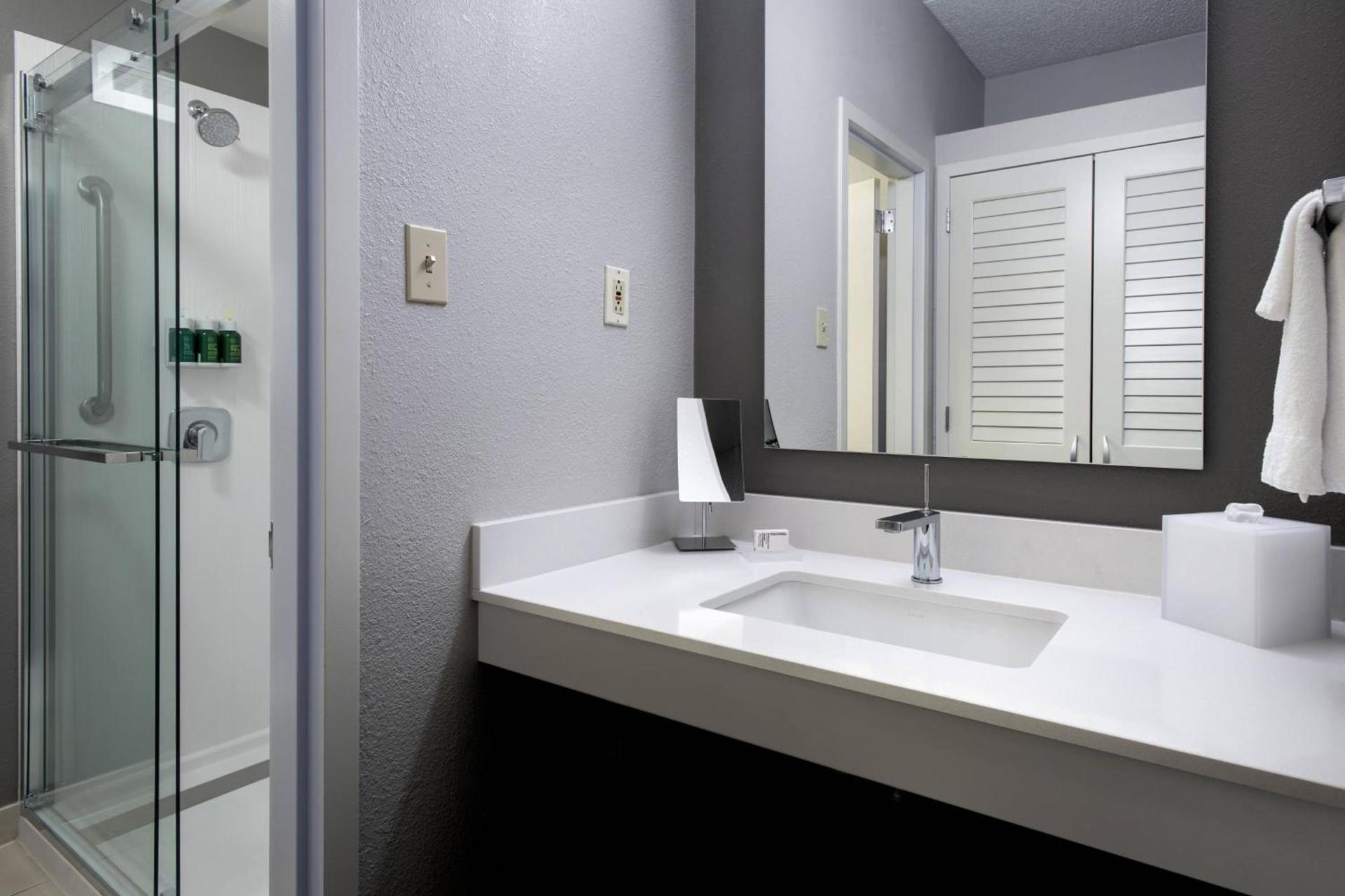 Courtyard by Marriott Lincroft Red Bank photo 7