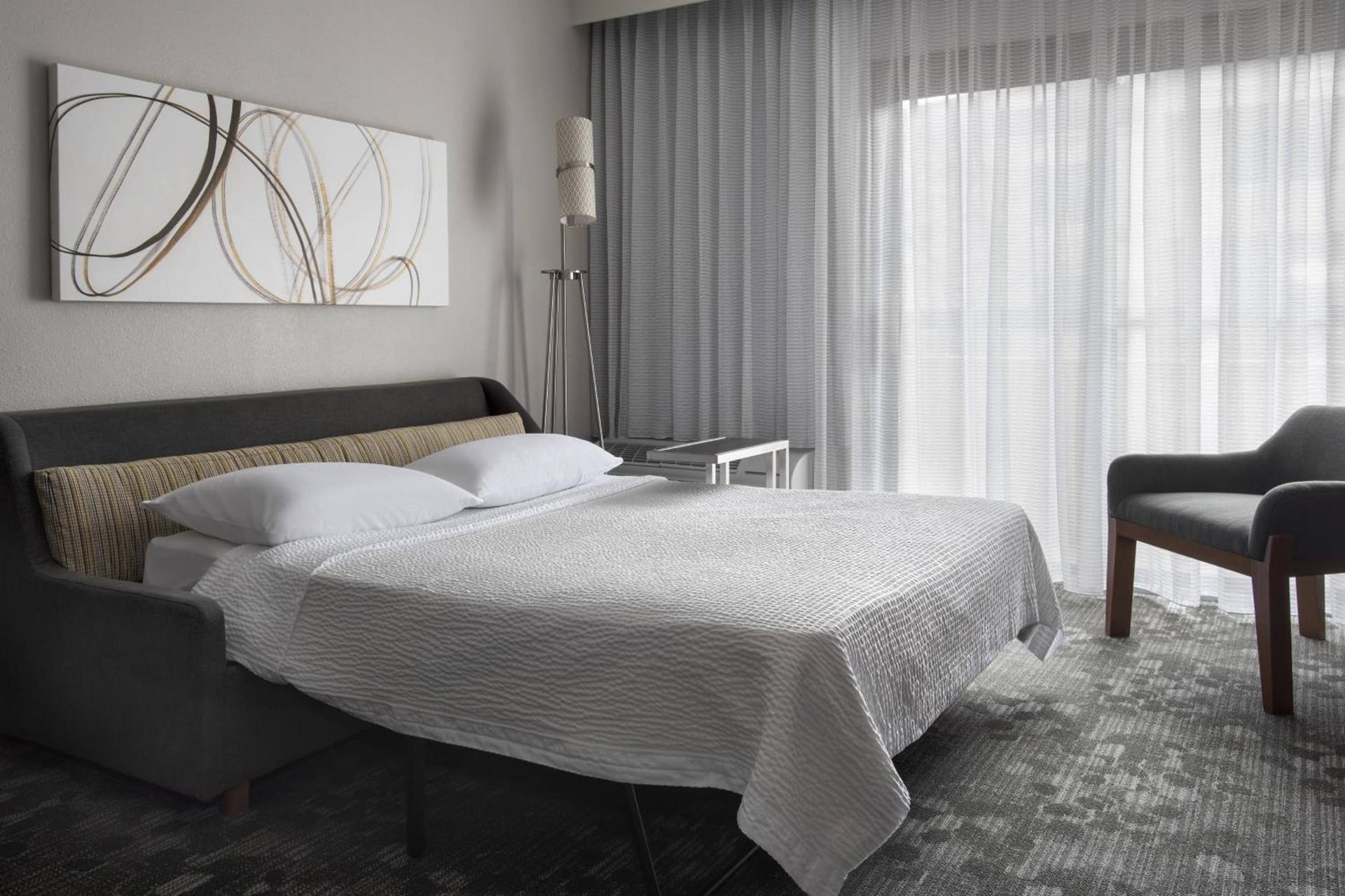 Courtyard by Marriott Lincroft Red Bank photo 5