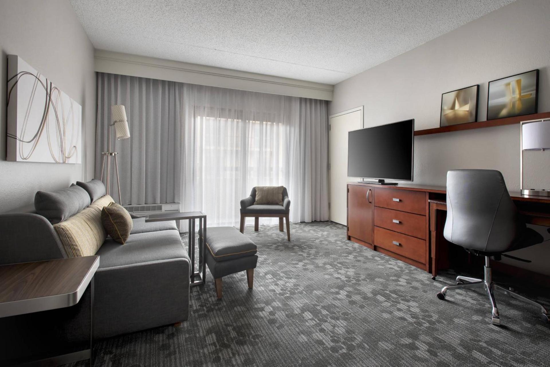 Courtyard by Marriott Lincroft Red Bank photo 11