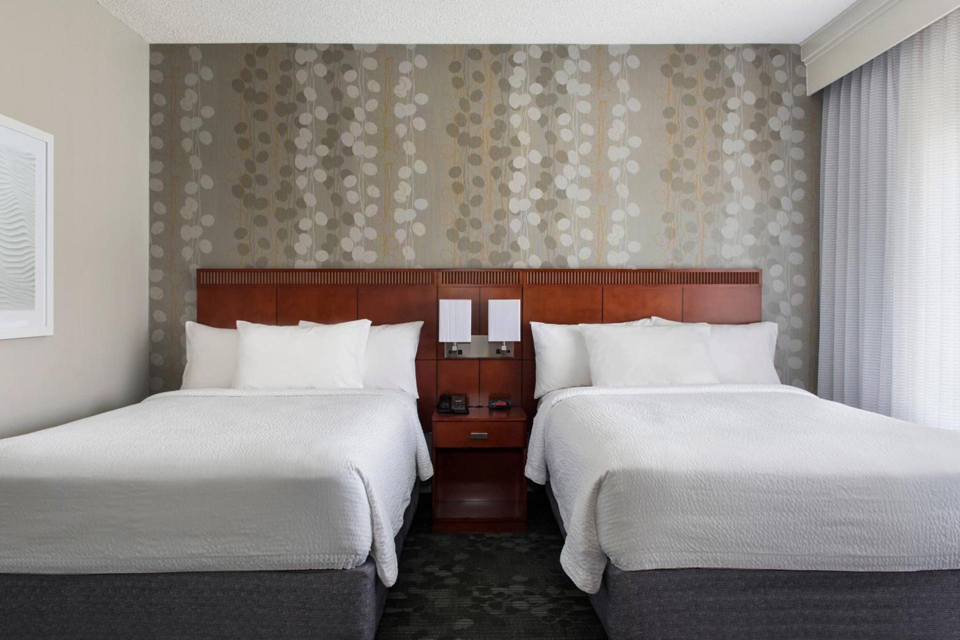 Courtyard by Marriott Lincroft Red Bank photo 10
