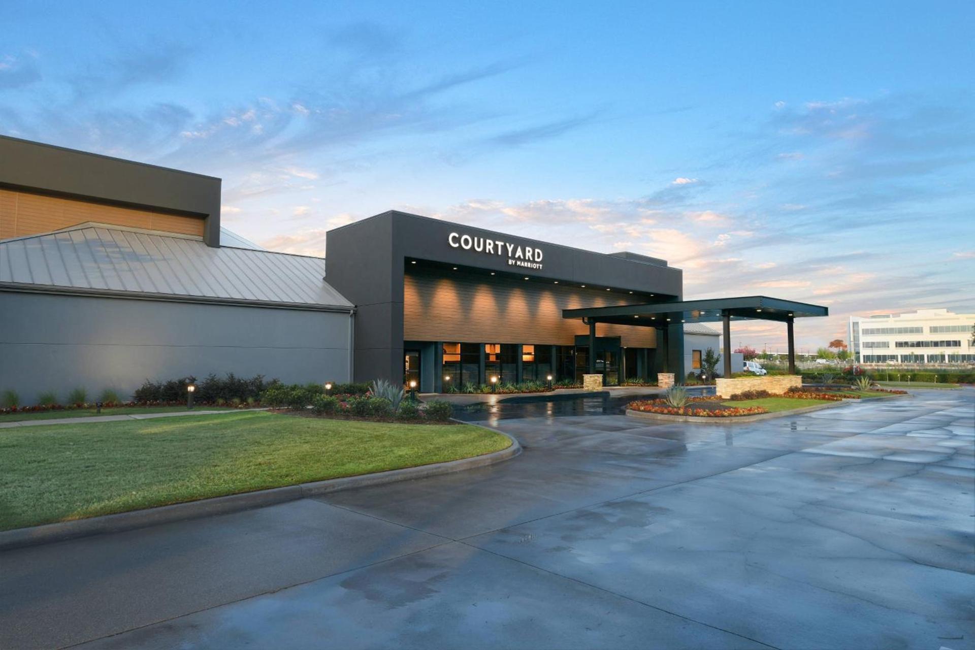 Courtyard by Marriott Dallas DFW Airport North/Irving photo 1