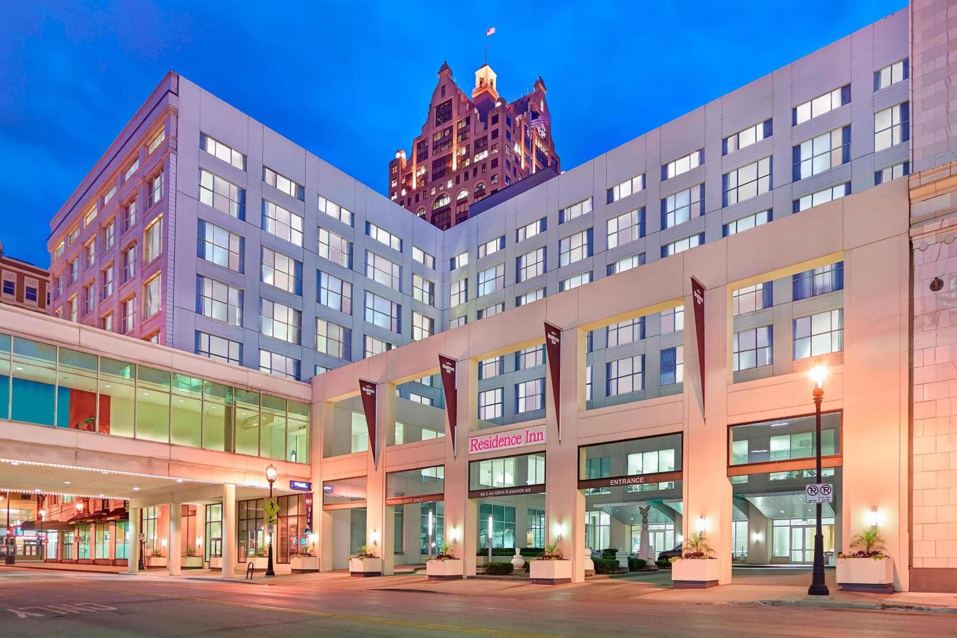 Residence Inn Milwaukee Downtown photo 2