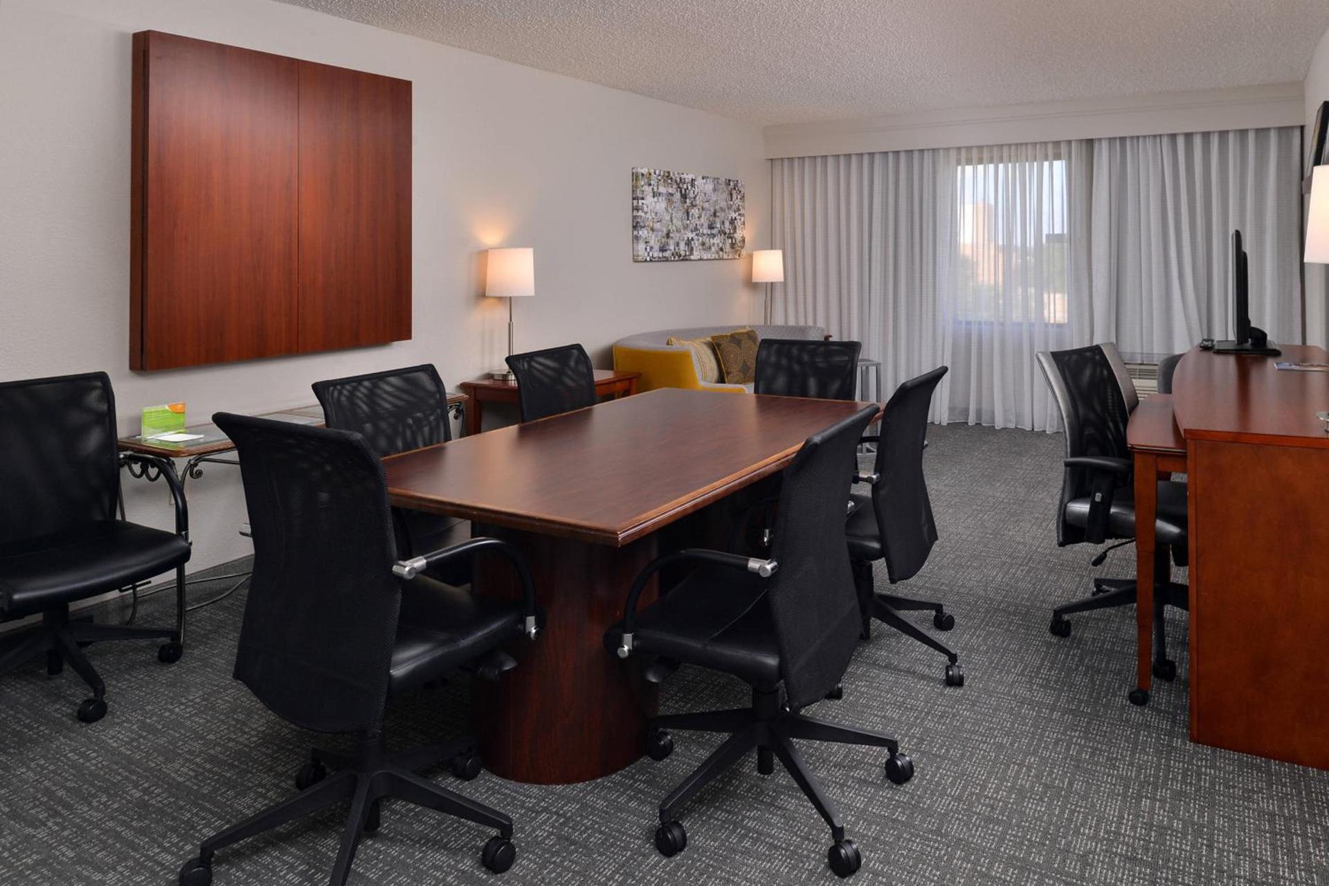 Courtyard by Marriott Laredo photo 18