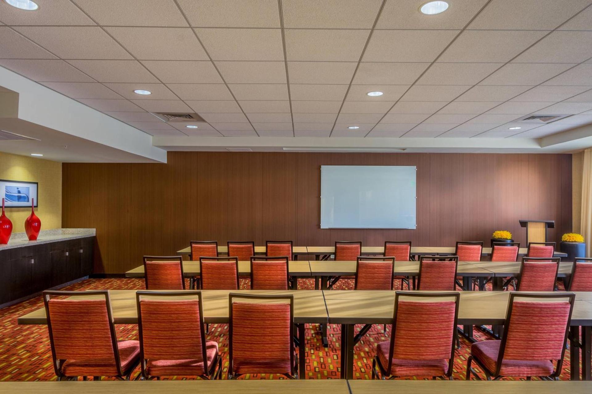 Courtyard by Marriott Charleston Downtown/Civic Center photo 40