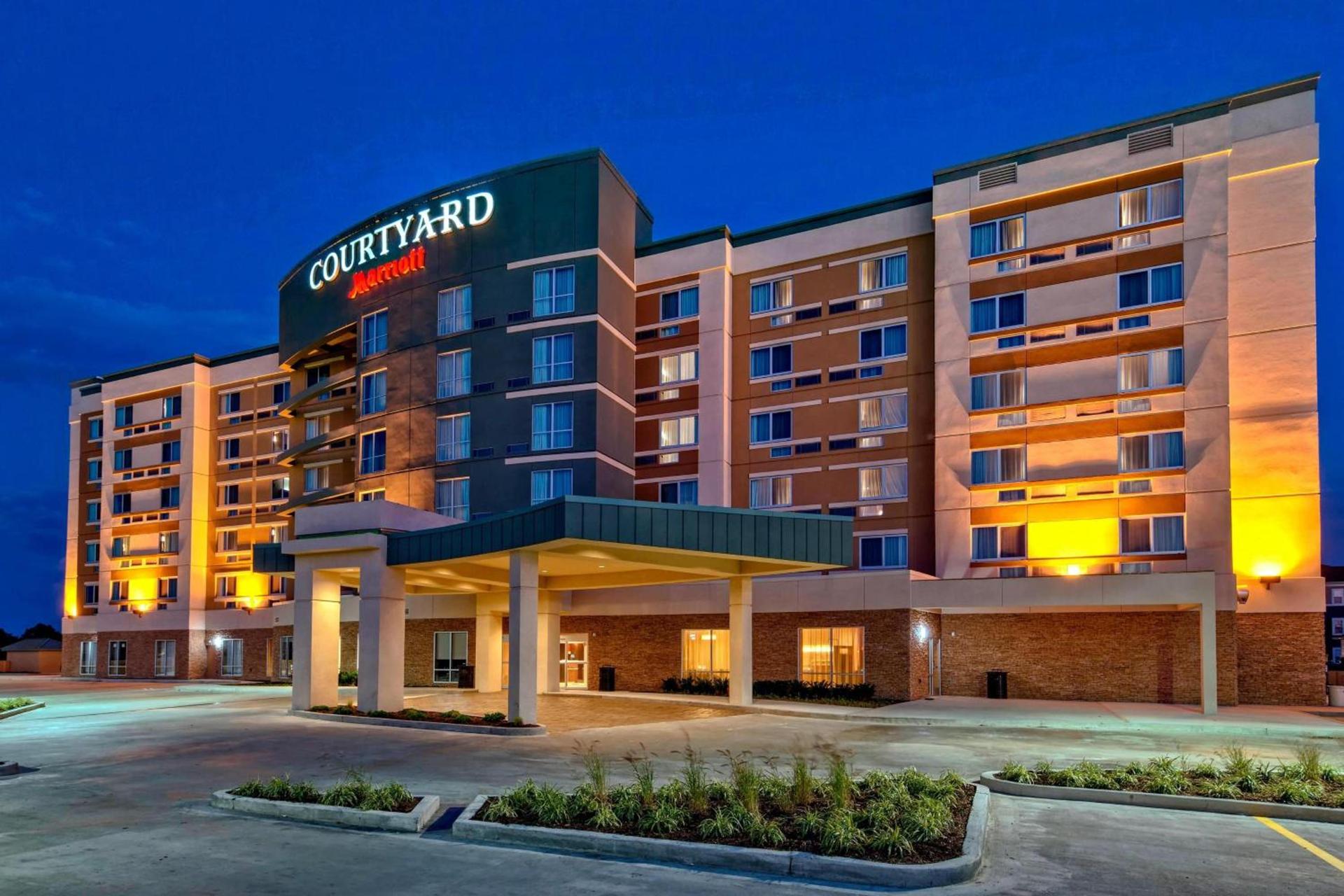 Courtyard by Marriott Westbury Long Island — hotel in Westbury