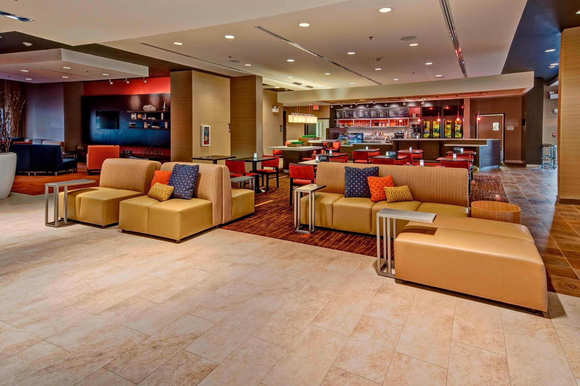 Courtyard by Marriott Westbury Long Island photo 3