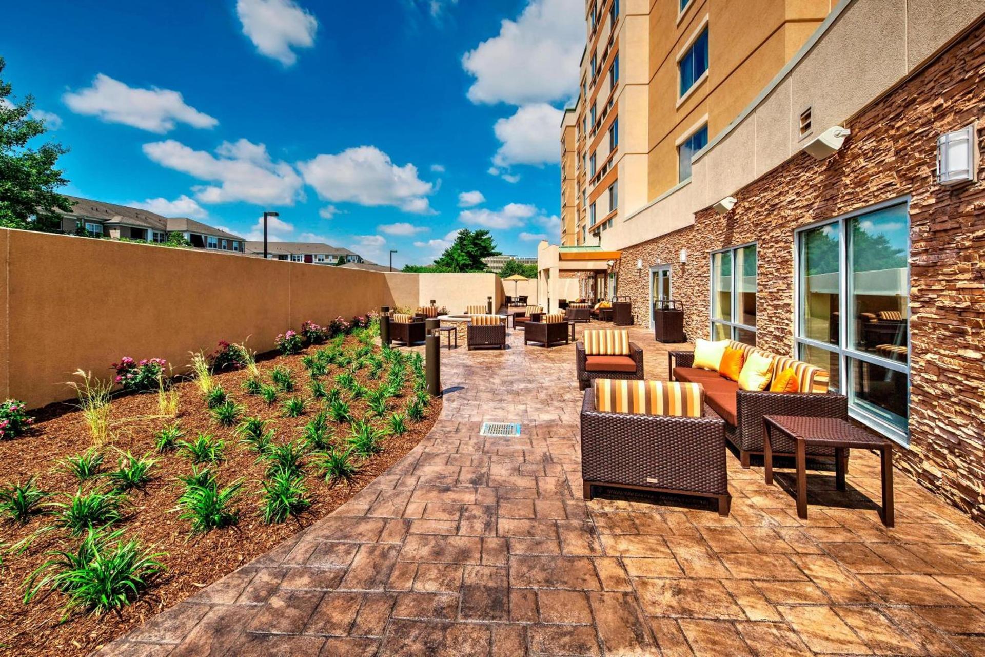 Courtyard by Marriott Westbury Long Island photo 6