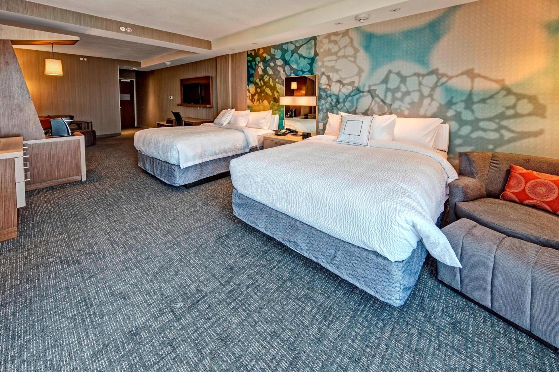 Courtyard by Marriott Westbury Long Island photo 14