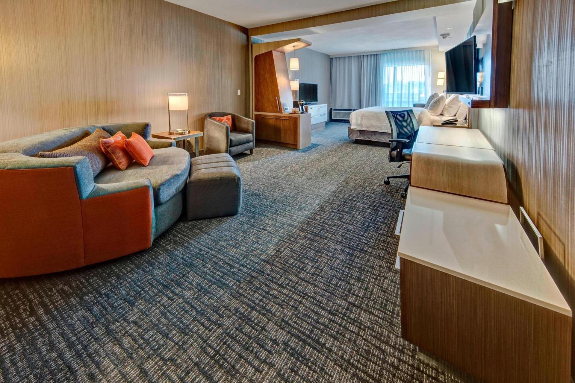 Courtyard by Marriott Westbury Long Island photo 19
