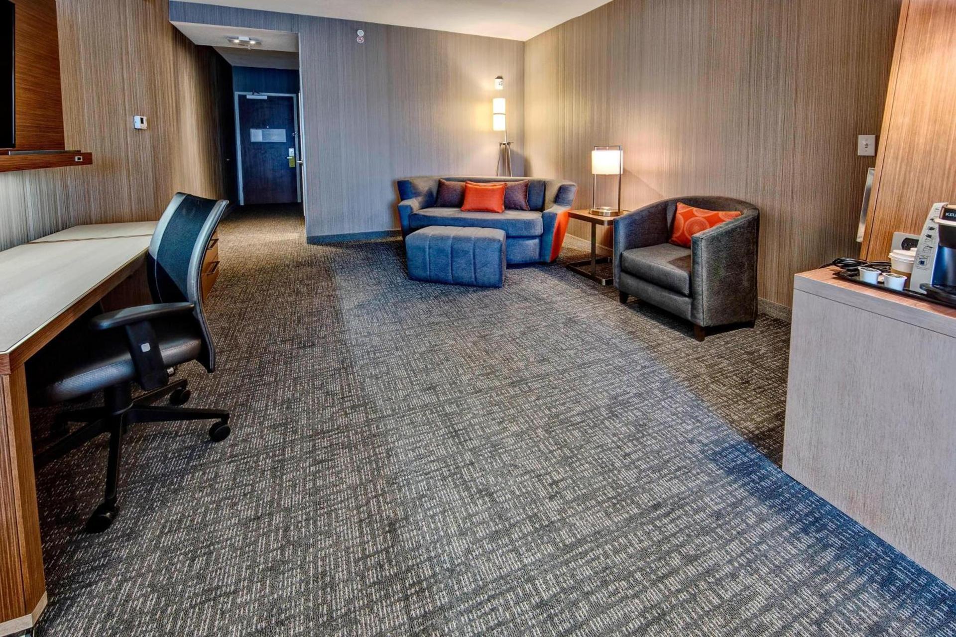 Courtyard by Marriott Westbury Long Island photo 20