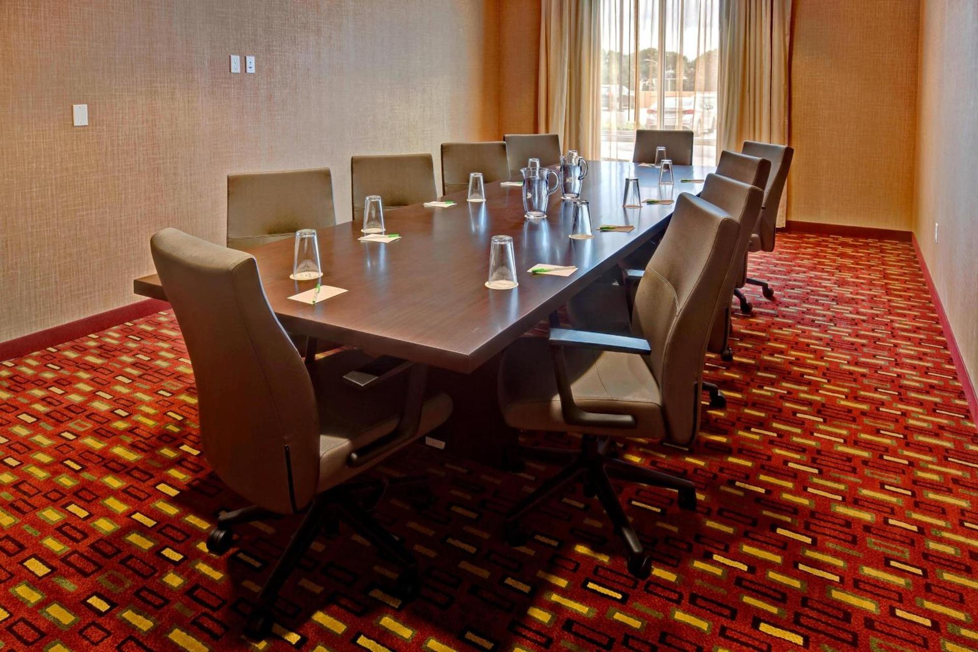 Courtyard by Marriott Westbury Long Island photo 39