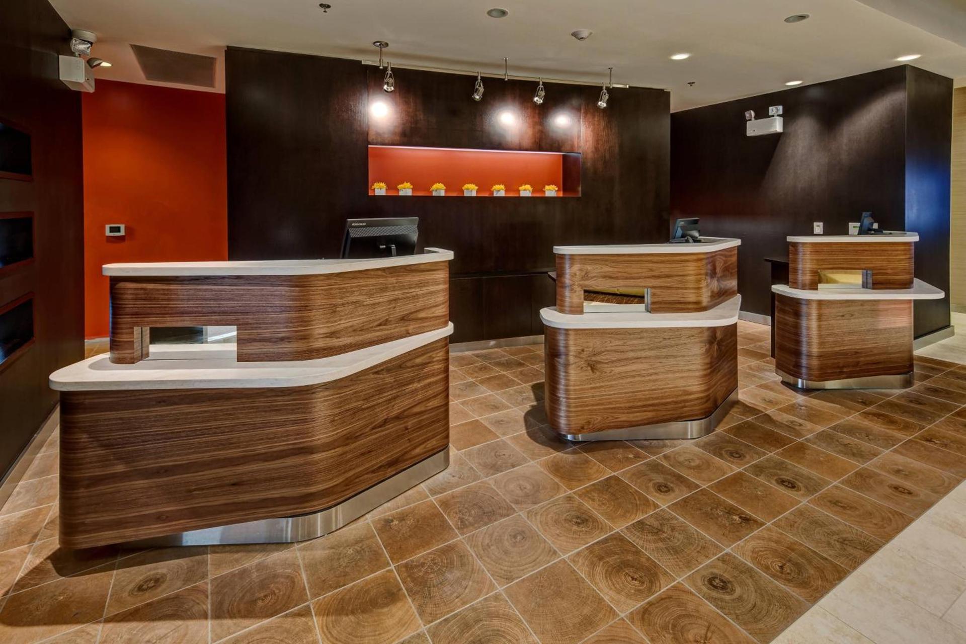 Courtyard by Marriott Westbury Long Island photo 2