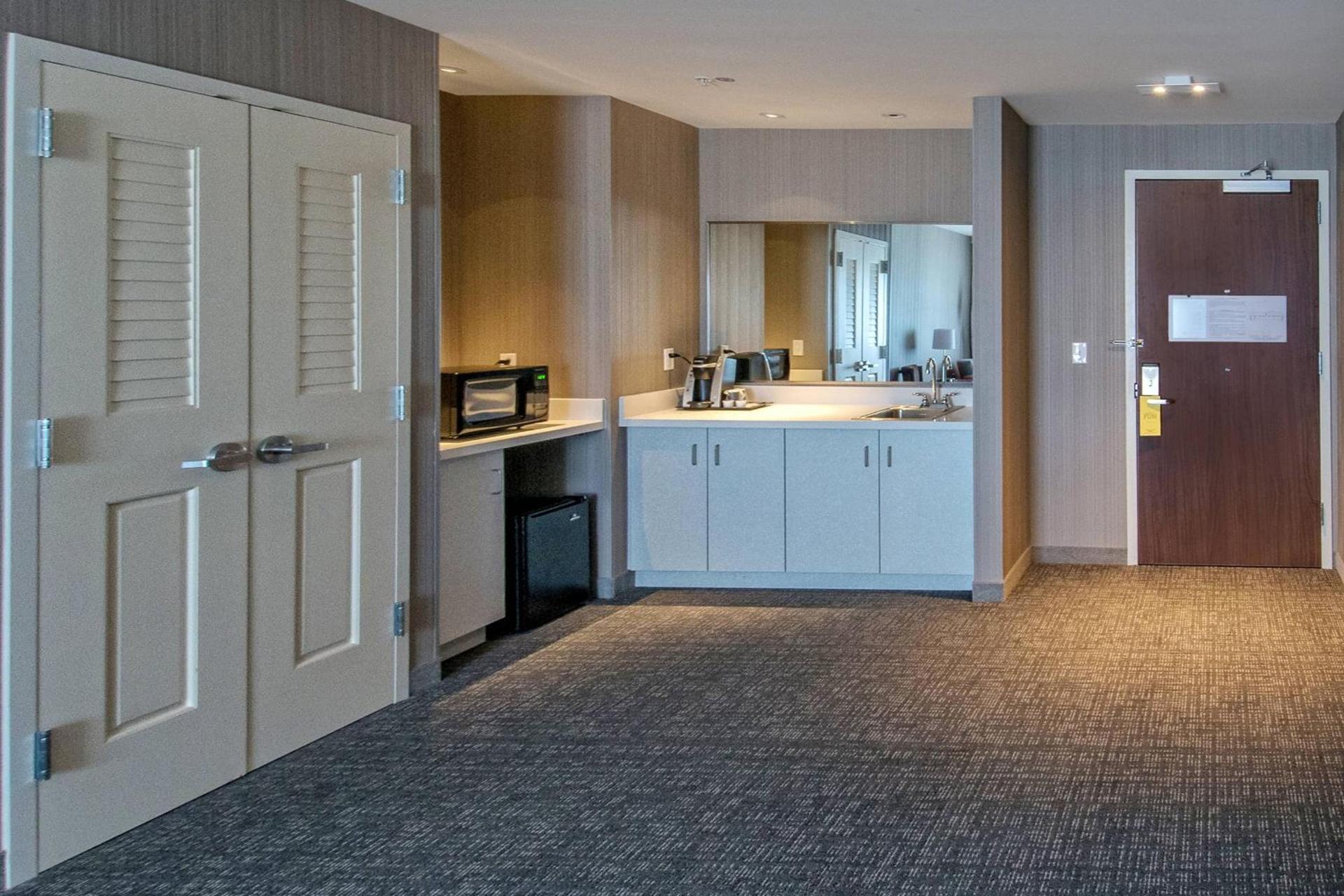 Courtyard by Marriott Westbury Long Island photo 21