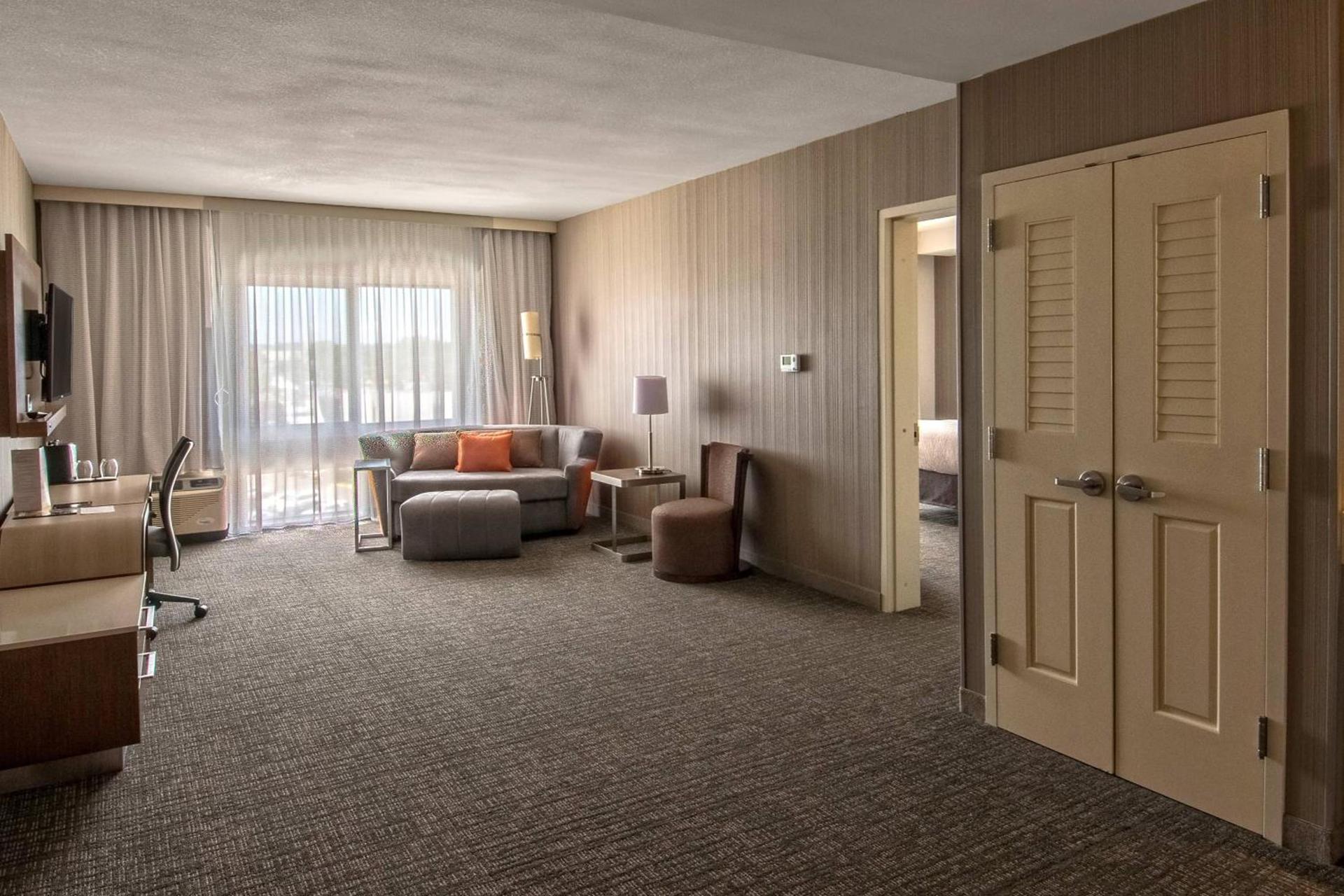 Courtyard by Marriott Westbury Long Island photo 17