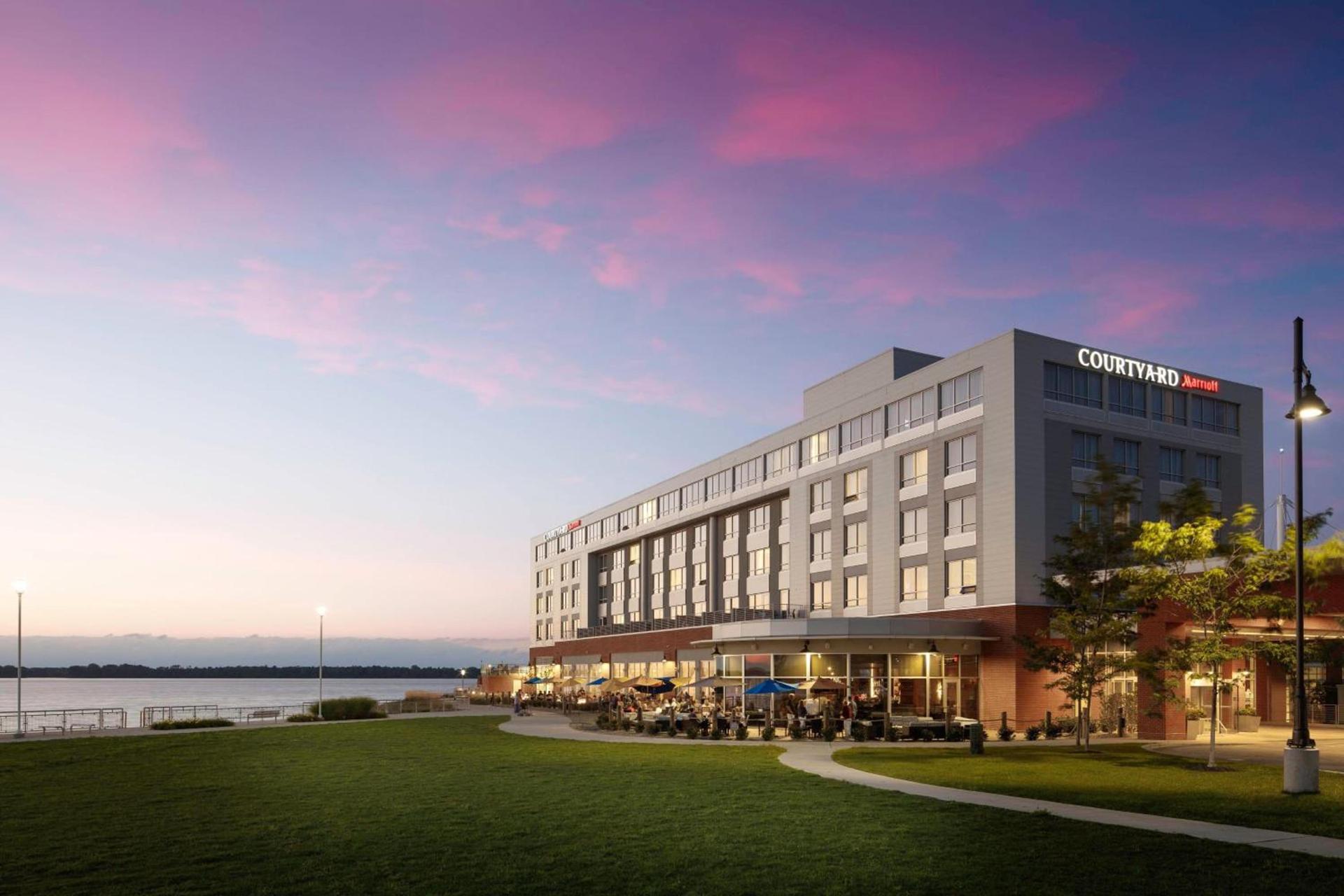 Courtyard by Marriott Erie Bayfront photo 5