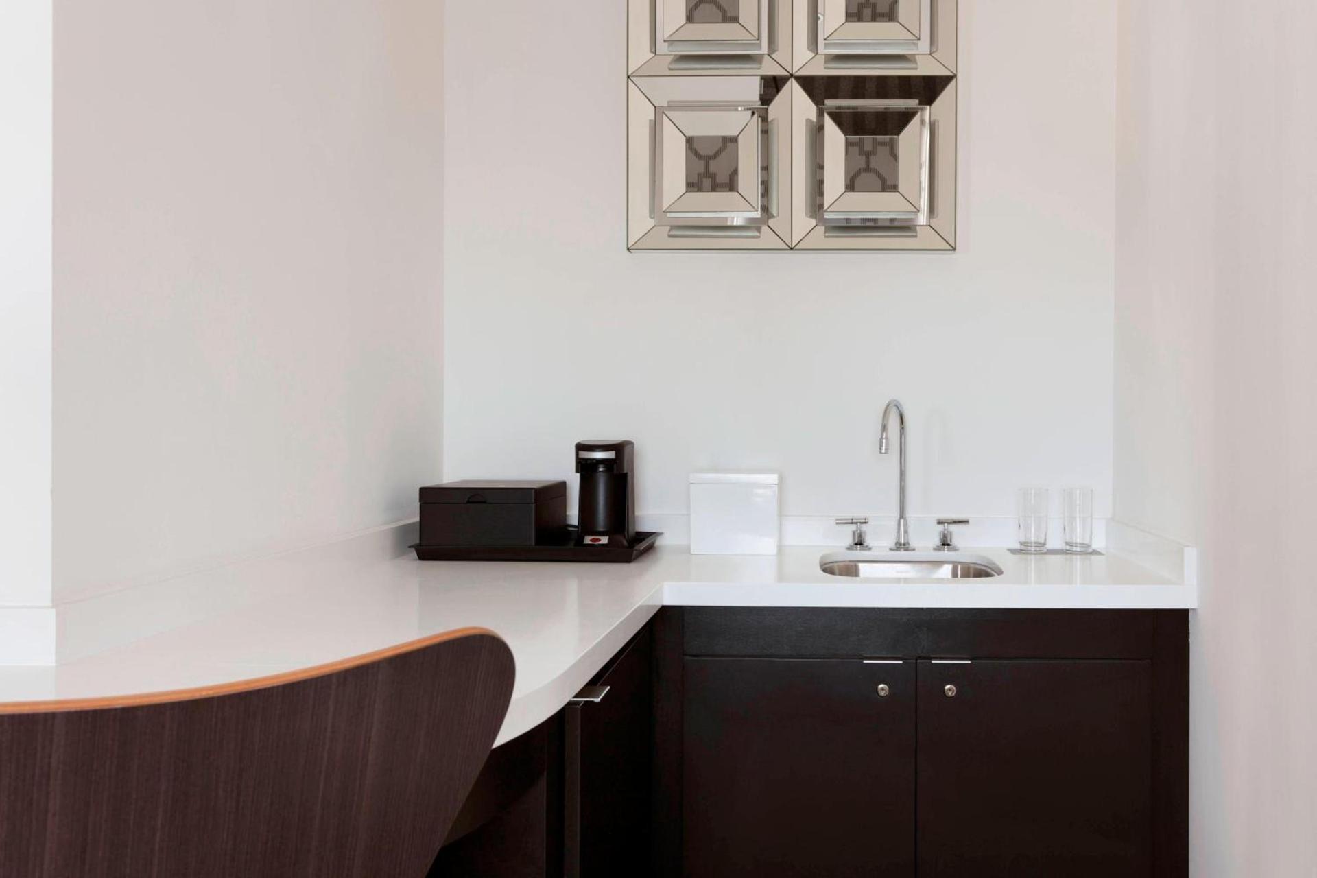 Renaissance Cincinnati Downtown Hotel photo 10