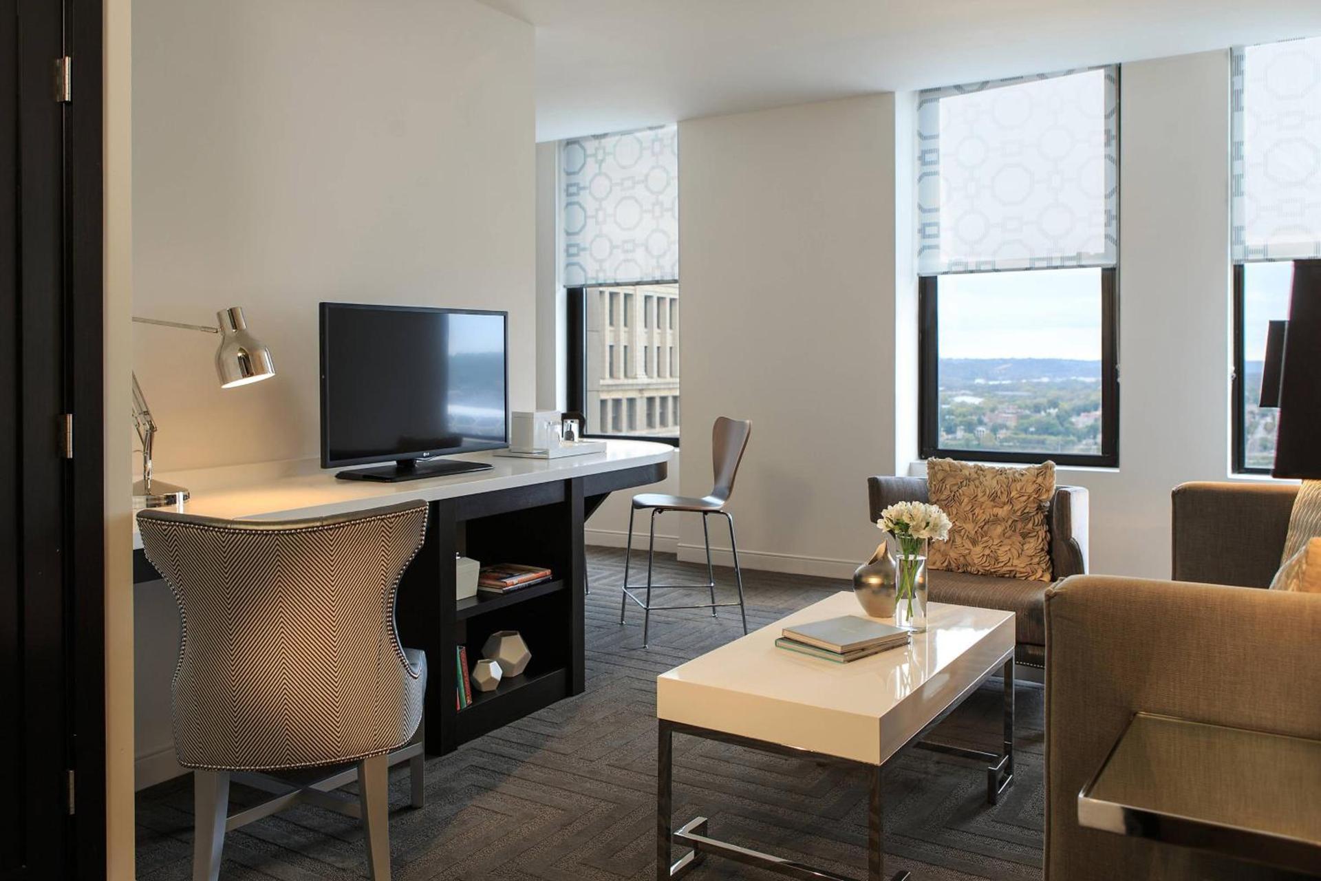 Renaissance Cincinnati Downtown Hotel photo 18