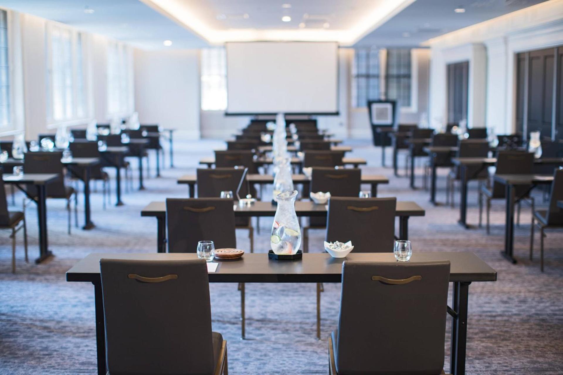 Renaissance Cincinnati Downtown Hotel photo 40
