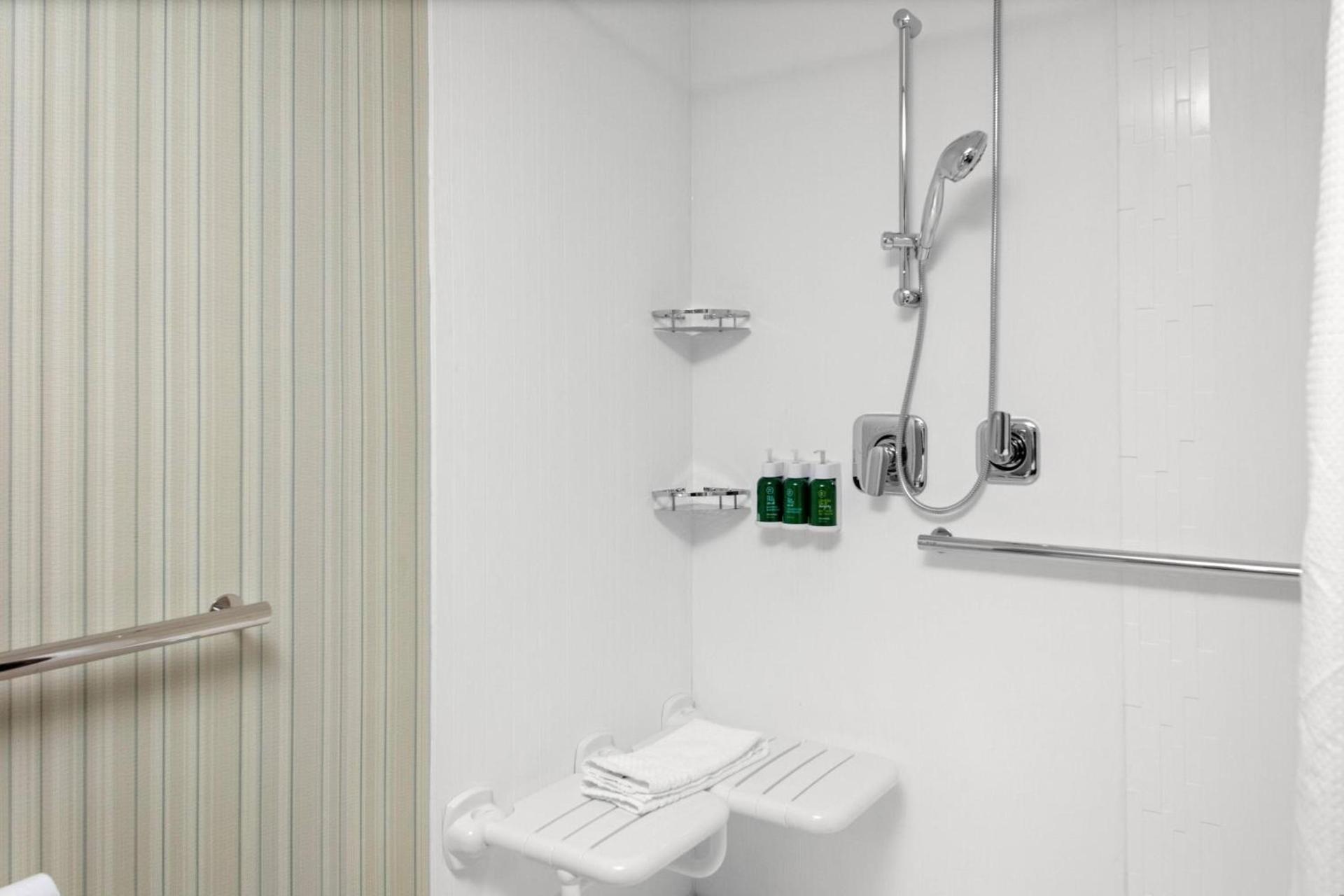 Courtyard by Marriott East Lansing Okemos photo 7