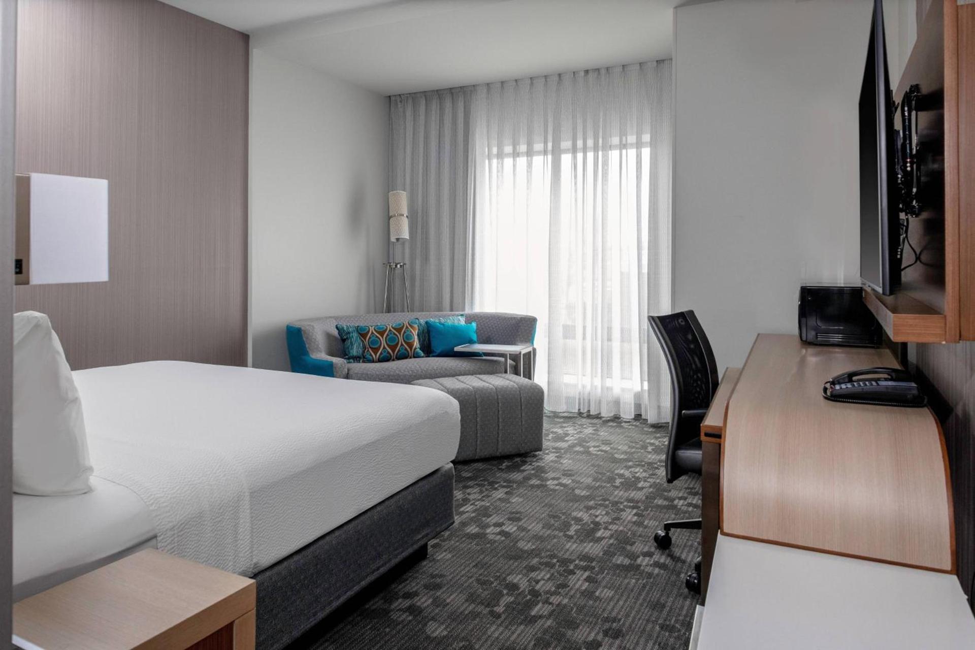 Courtyard by Marriott East Lansing Okemos photo 4