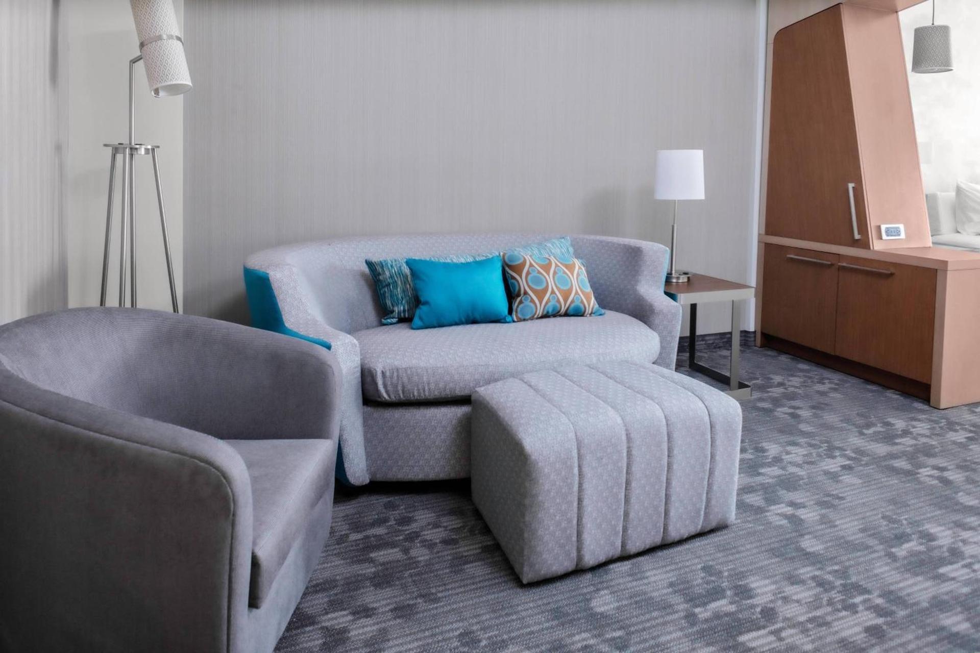 Courtyard by Marriott East Lansing Okemos photo 9
