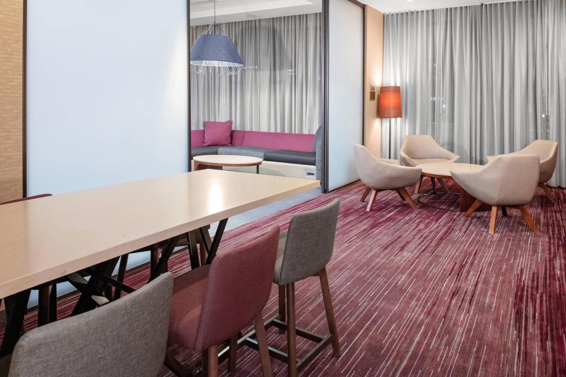 Courtyard by Marriott East Lansing Okemos photo 11