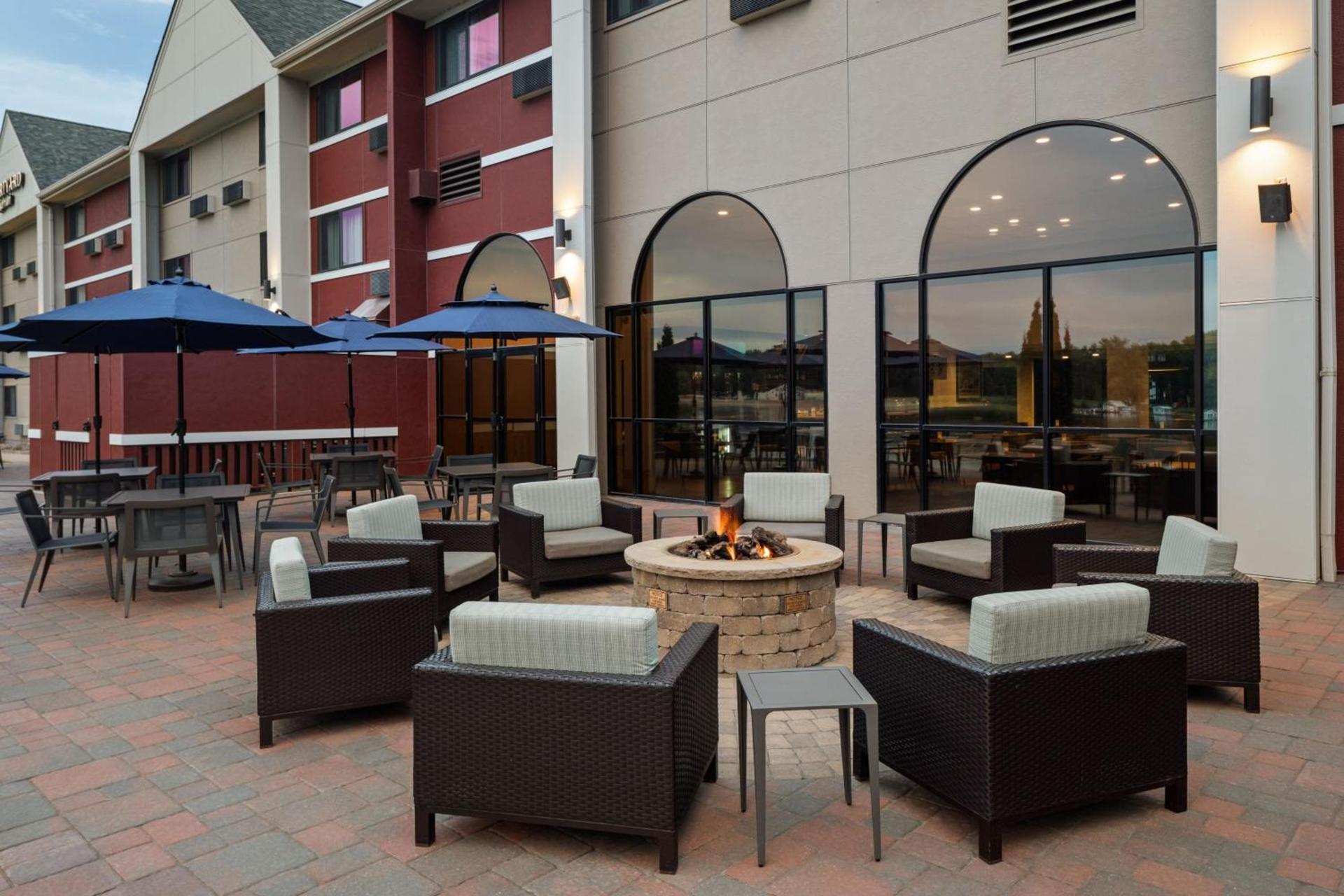Courtyard La Crosse Downtown/Mississippi Riverfront photo 10