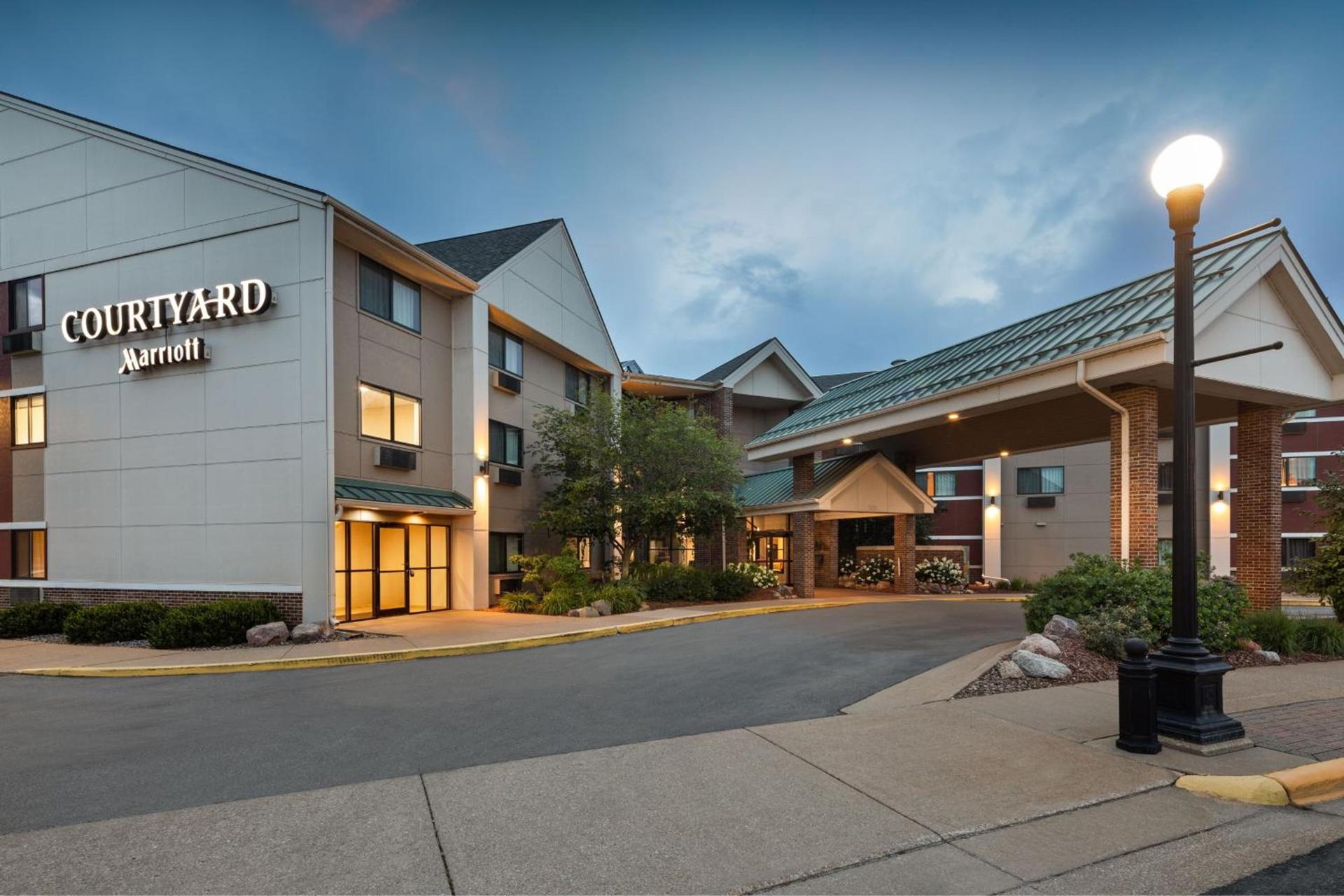Courtyard La Crosse Downtown/Mississippi Riverfront photo 11