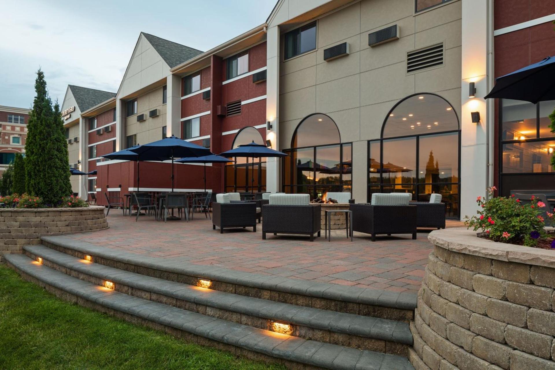 Courtyard La Crosse Downtown/Mississippi Riverfront photo 12