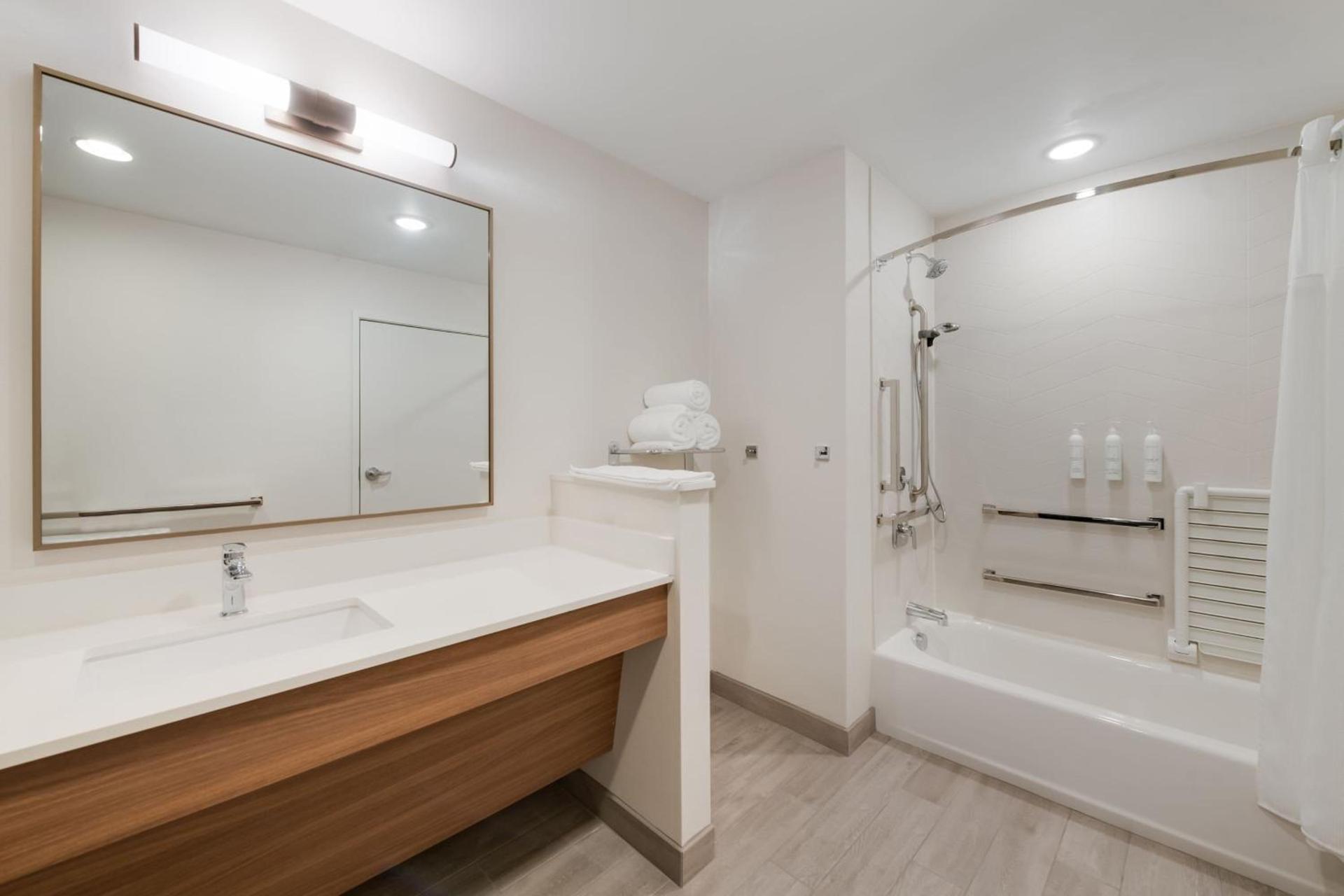 Fairfield by Marriott Inn & Suites Virginia Beach Town Center photo 13
