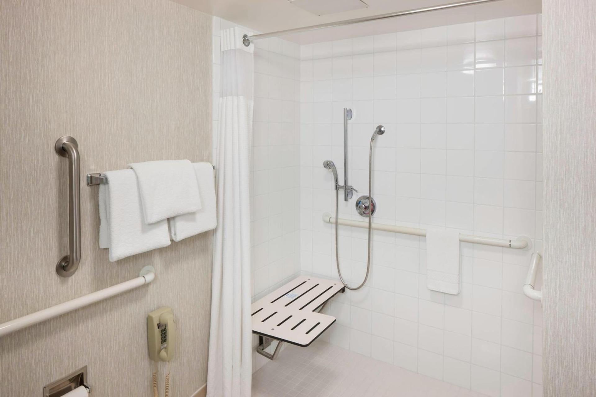 Courtyard by Marriott Carolina Beach Oceanfront photo 21