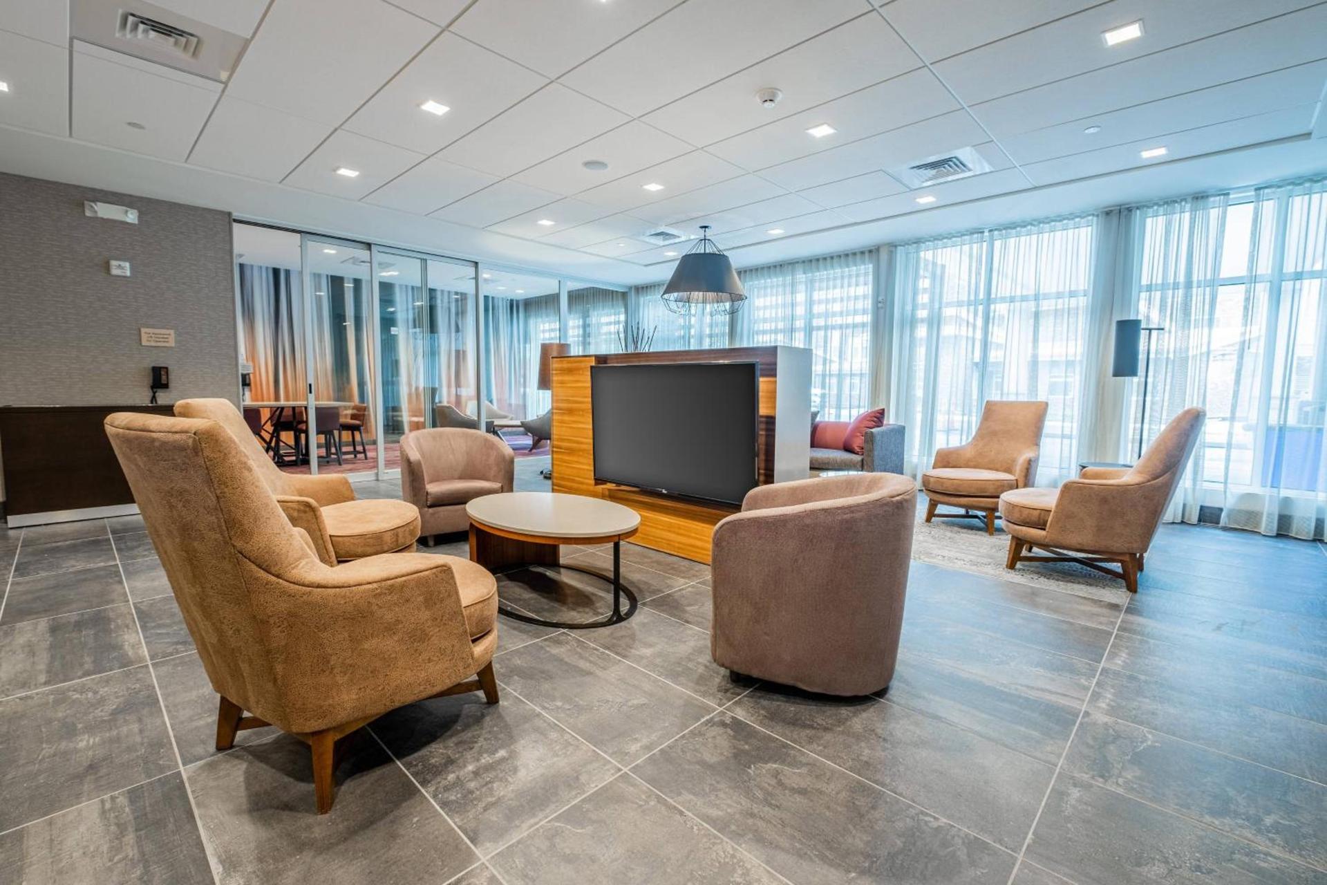 Courtyard by Marriott Toledo West photo 5
