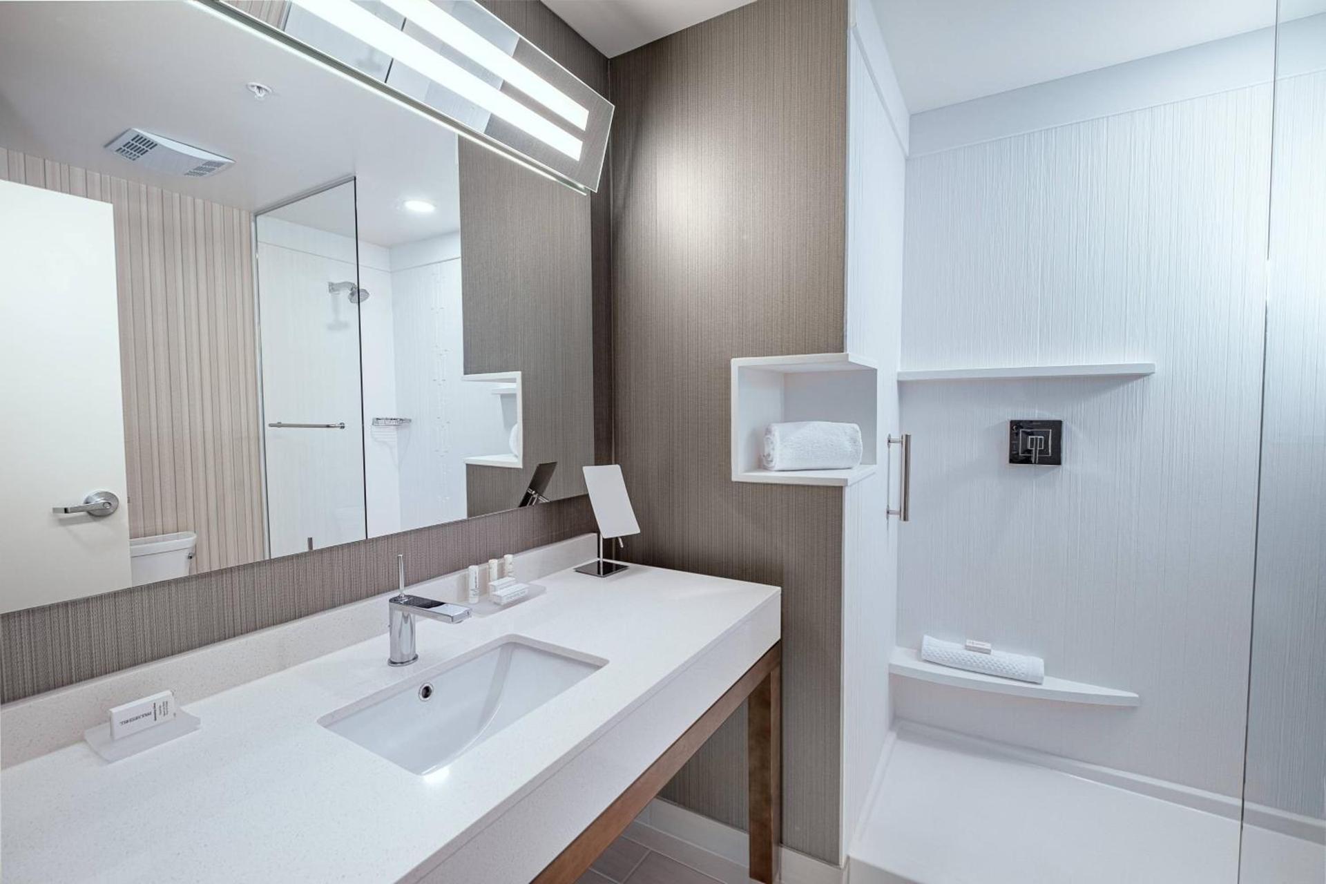Courtyard by Marriott Toledo West photo 10