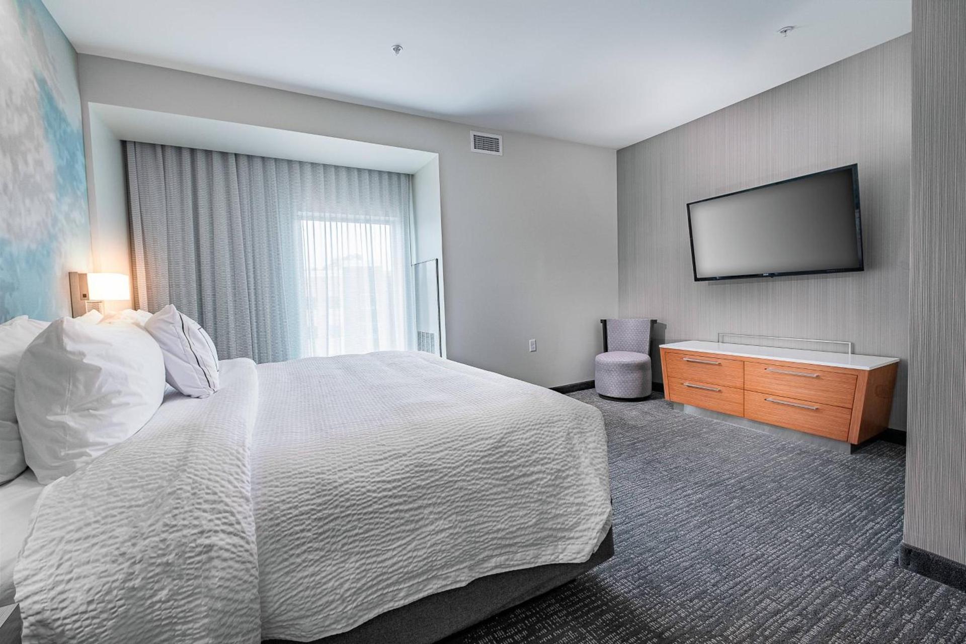 Courtyard by Marriott Toledo West photo 16