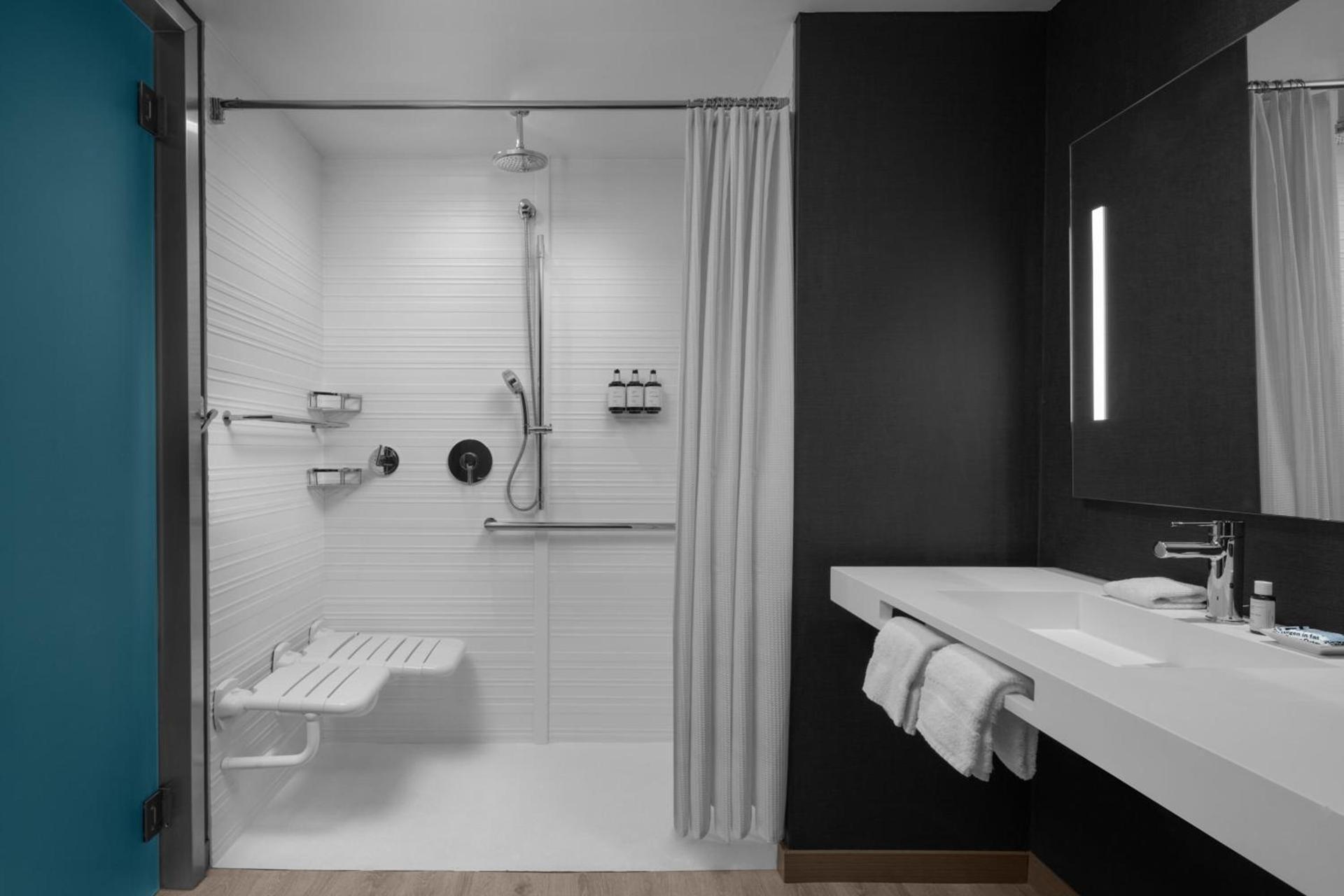 AC Hotel by Marriott Tampa Airport photo 14