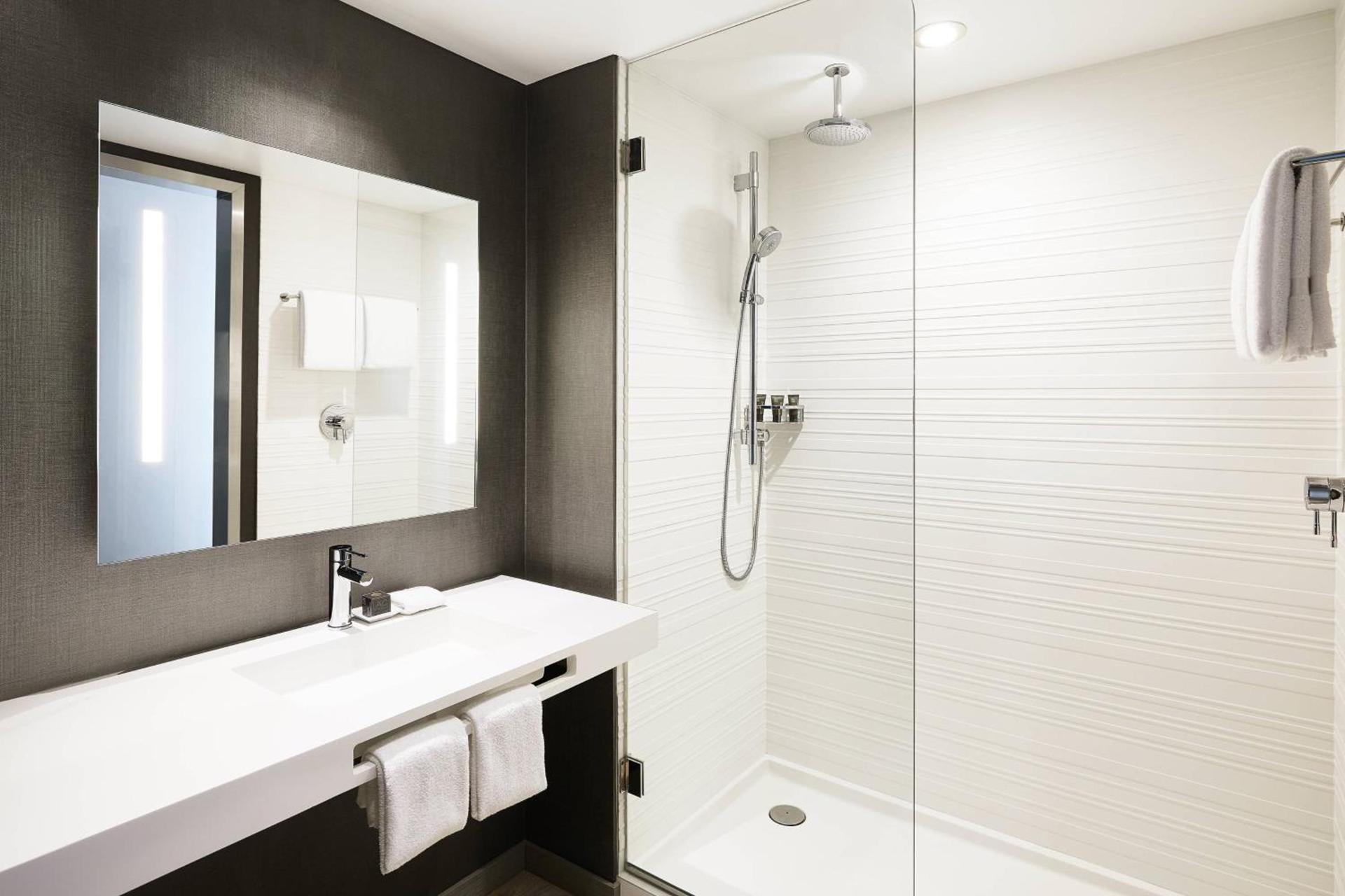 AC Hotel by Marriott Tampa Airport photo 13