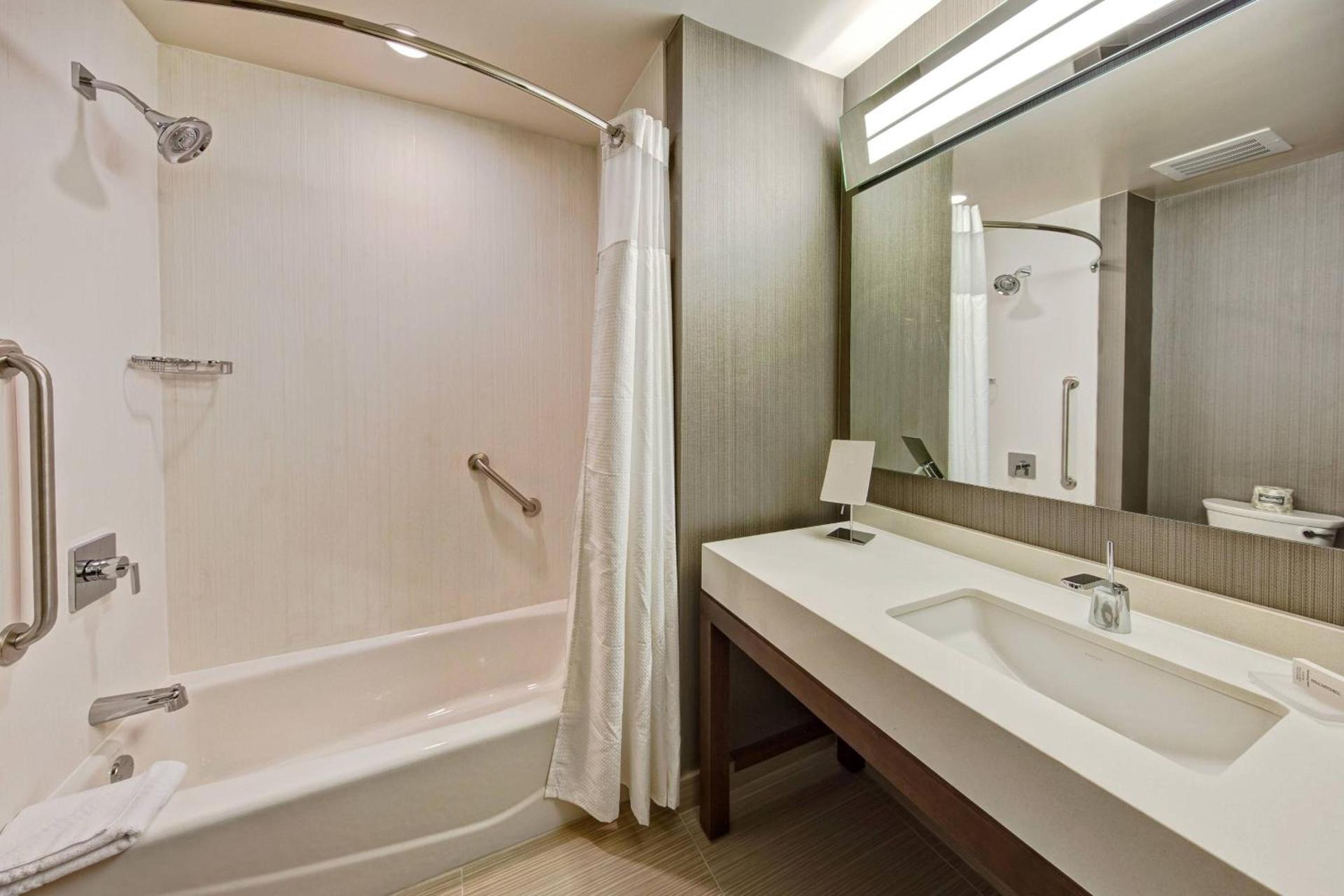 Courtyard by Marriott Kansas City Downtown/Convention Center photo 11