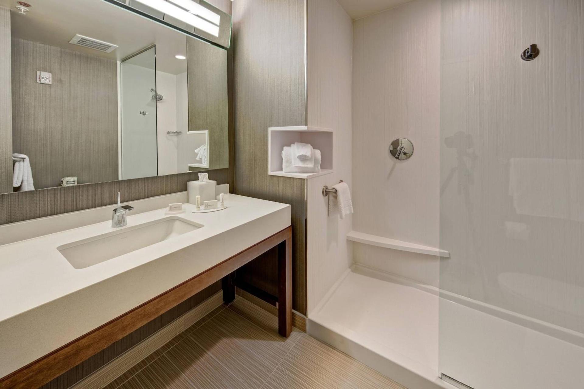 Courtyard by Marriott Kansas City Downtown/Convention Center photo 12