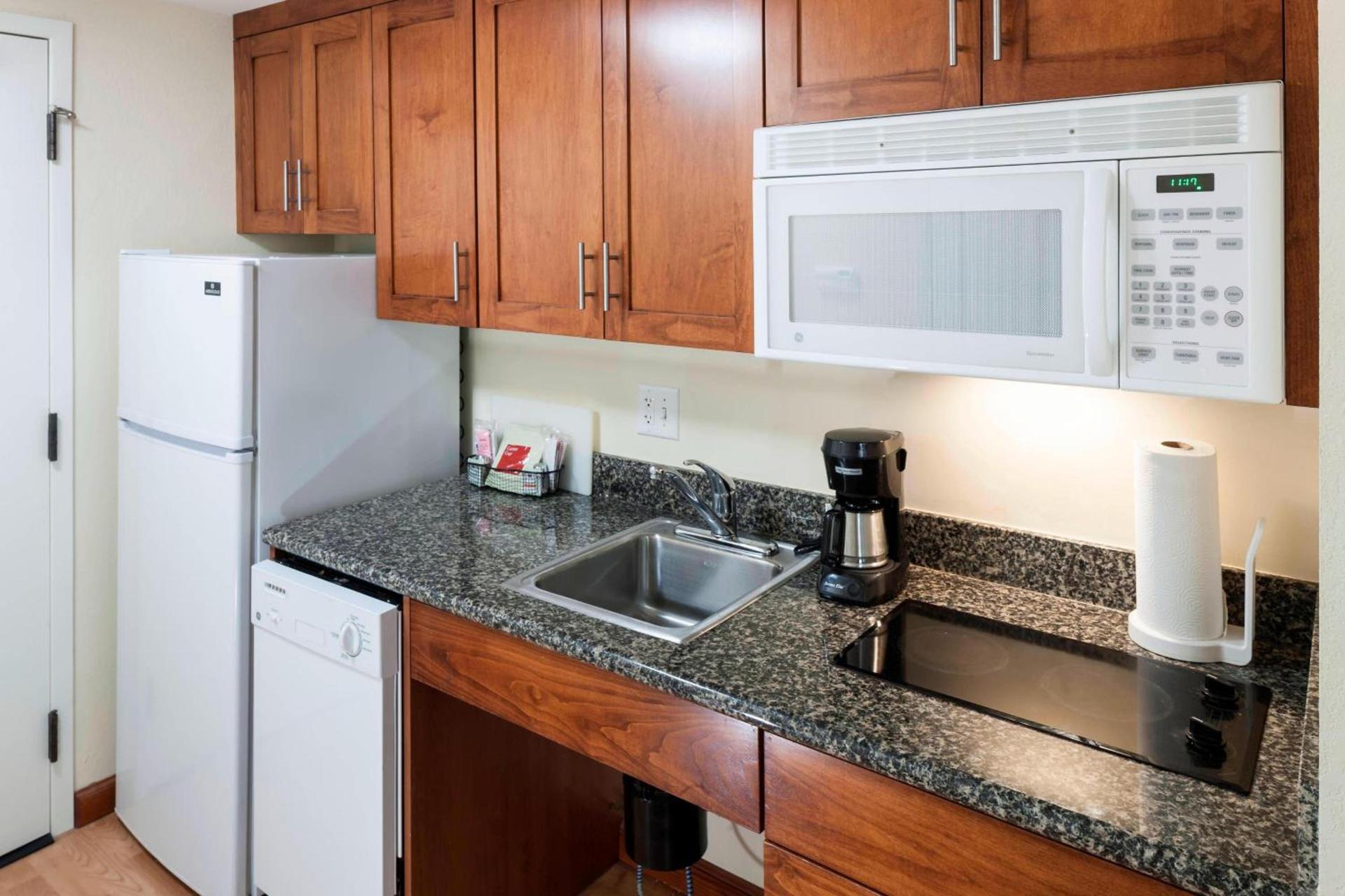 TownePlace Suites by Marriott Suffolk Chesapeake photo 9