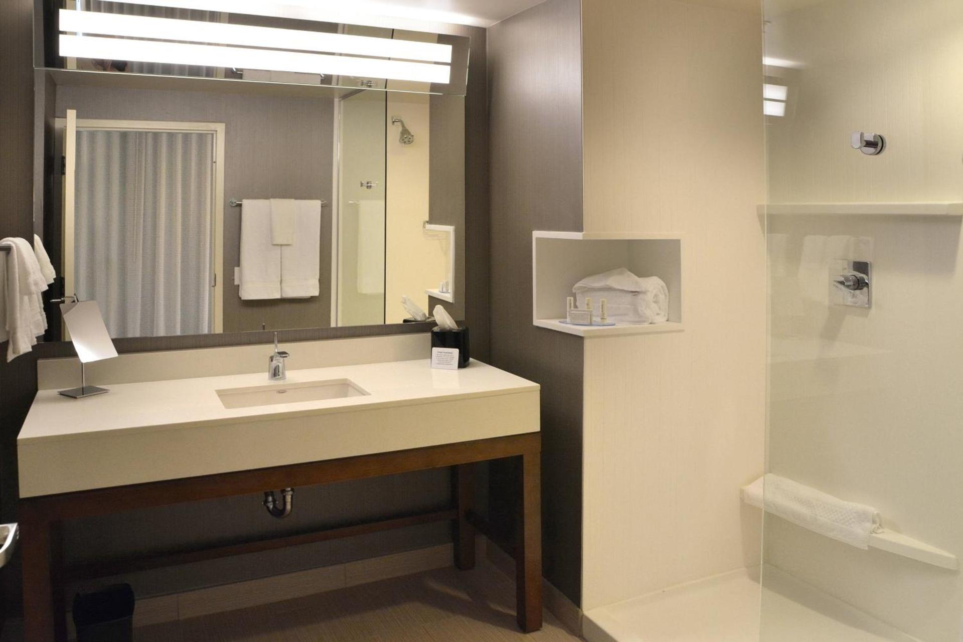 Courtyard by Marriott Youngstown Canfield photo 9